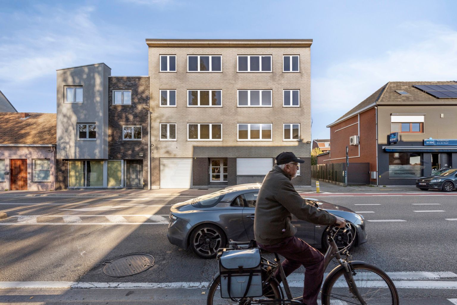 Volledig gerenoveerd en instapklaar 2 slaapkamer appartement foto 2