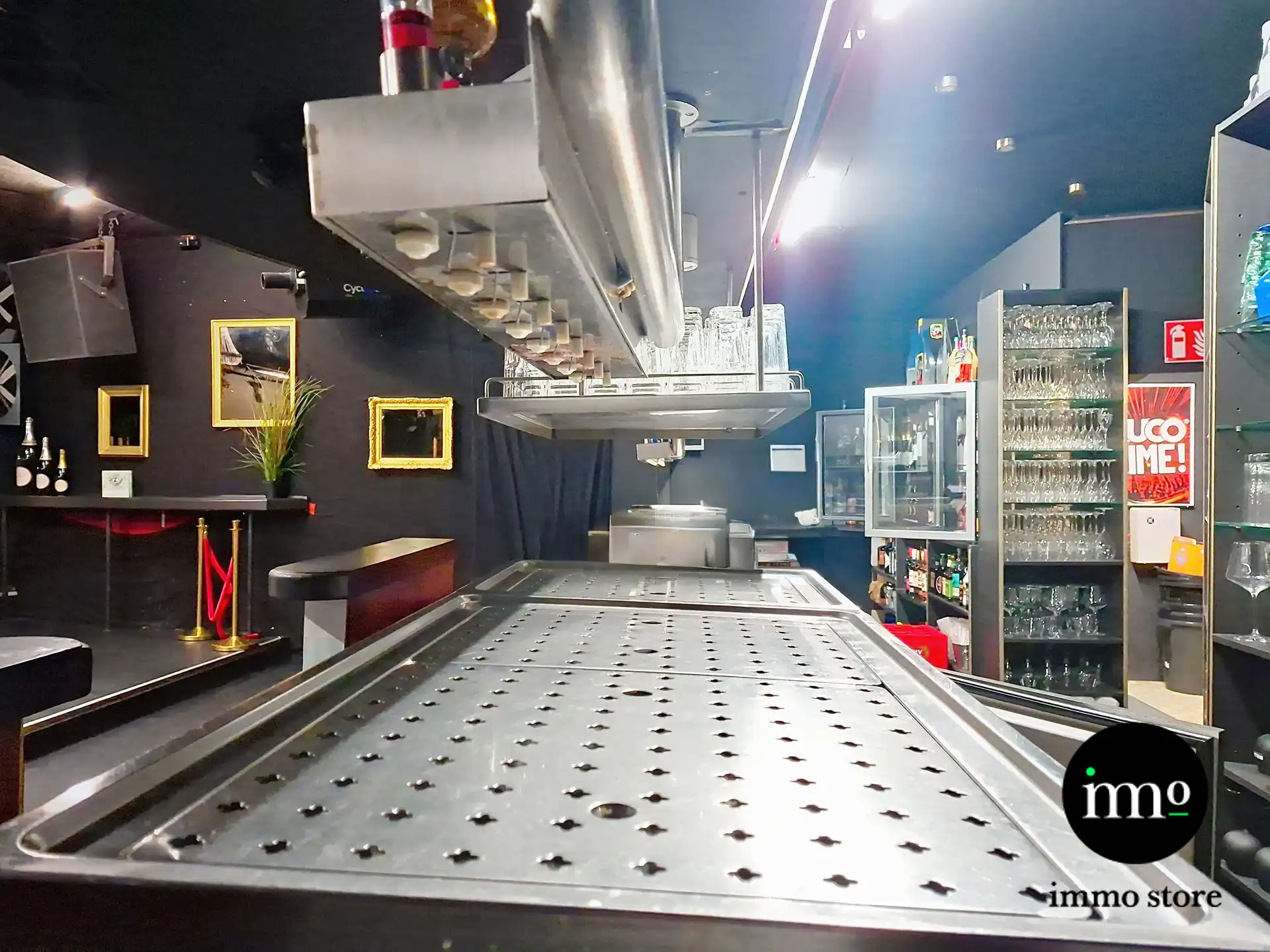 Nightclub met 4 bars en veel meer! foto 10