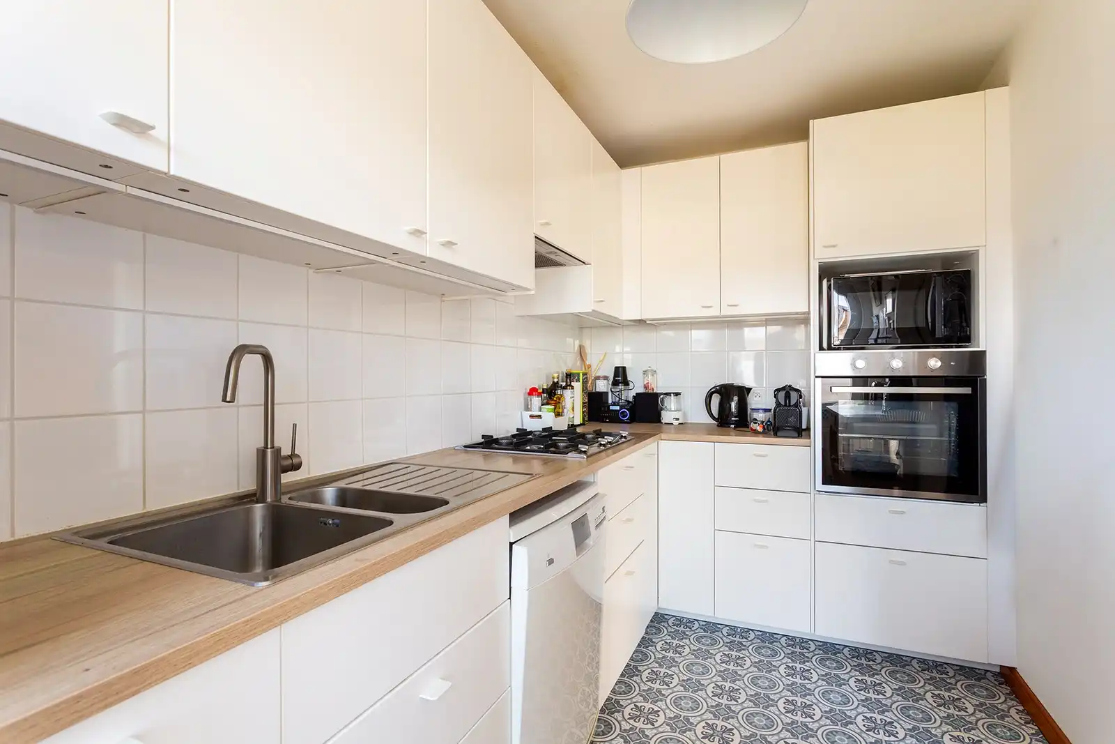 Ruim en licht appartement met 3 slaapkamers en terras foto 11