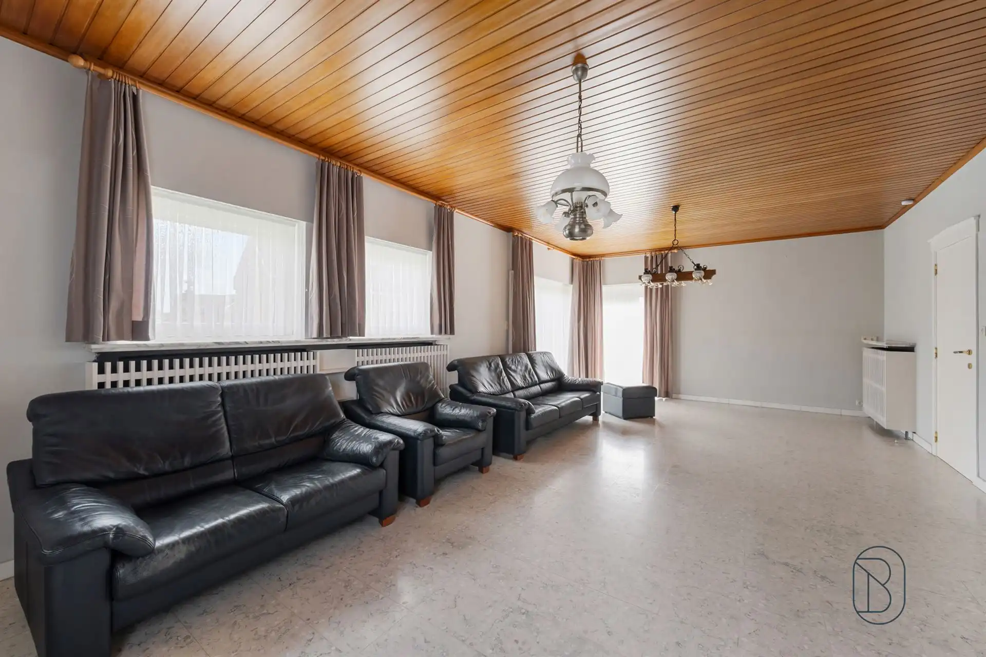 Ruime woning met tuin en dubbele garage in Vichte foto 2