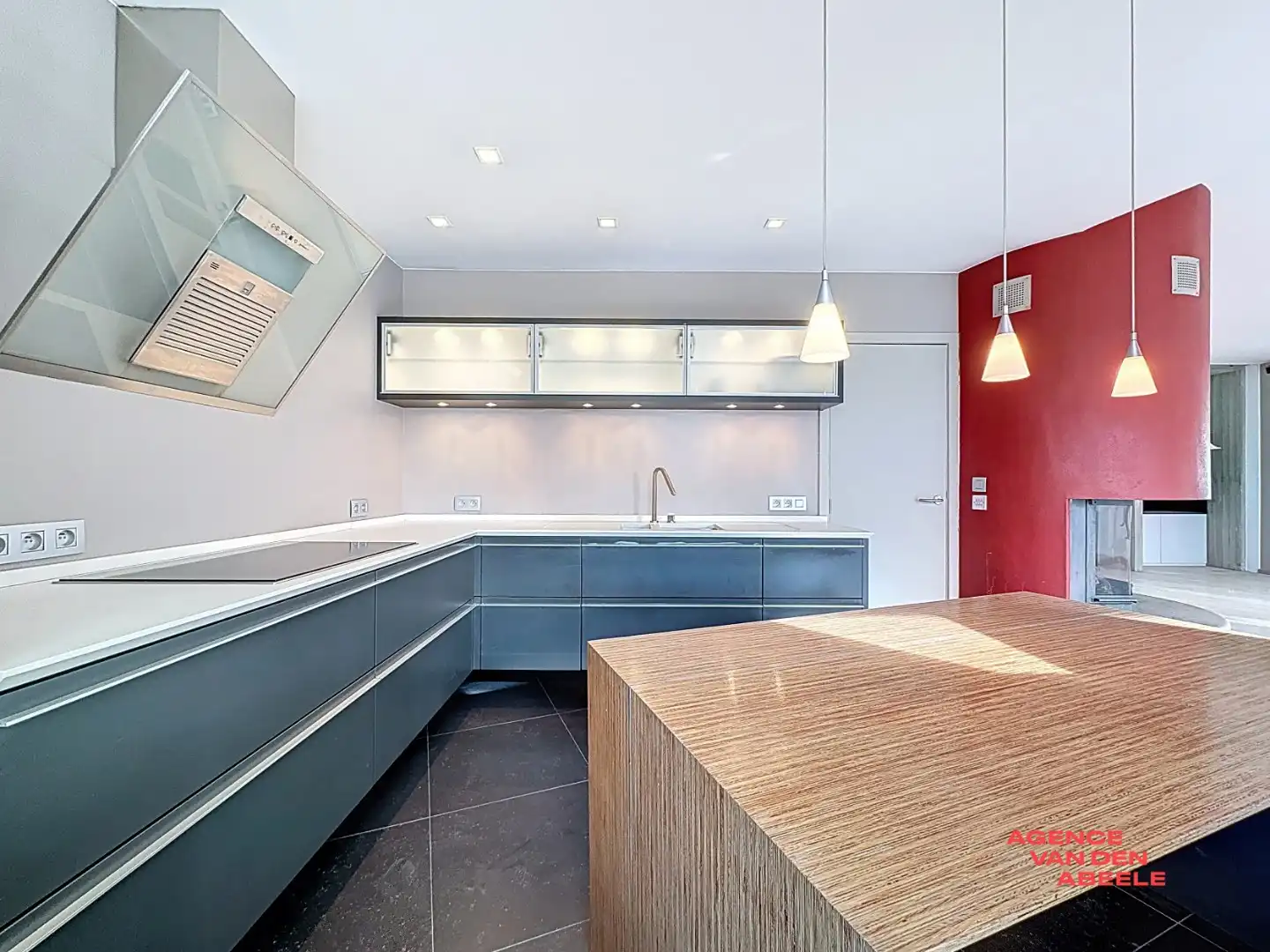 Ruim duplexappartement met 3 slaapkamers en terras foto 6