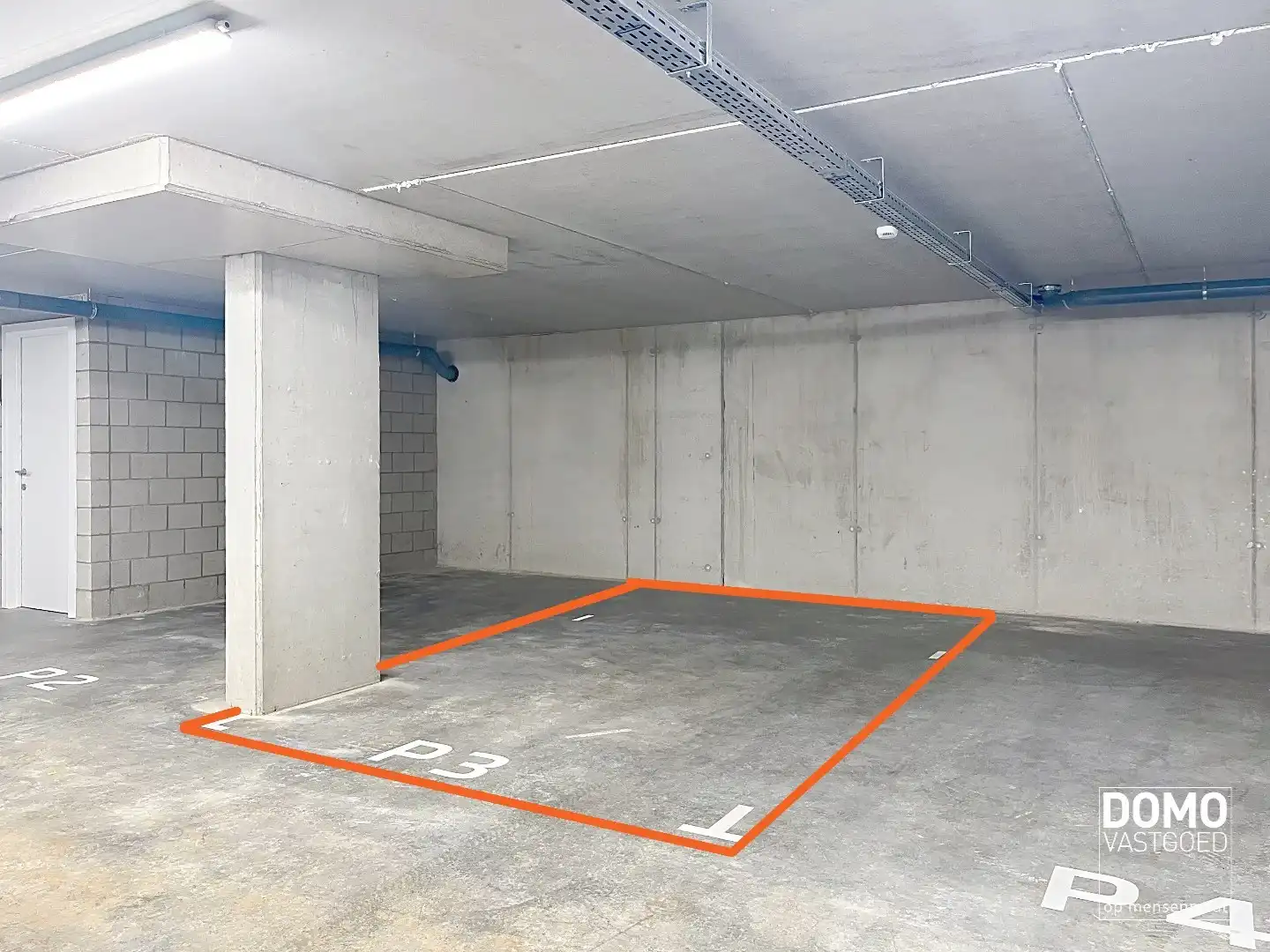 ONDERGRONDSE AUTOSTANDPLAATS TE HUUR IN CENTRUM KERMT (RESIDENTIE DE DRIESKENS) foto {{pictureIndex}}