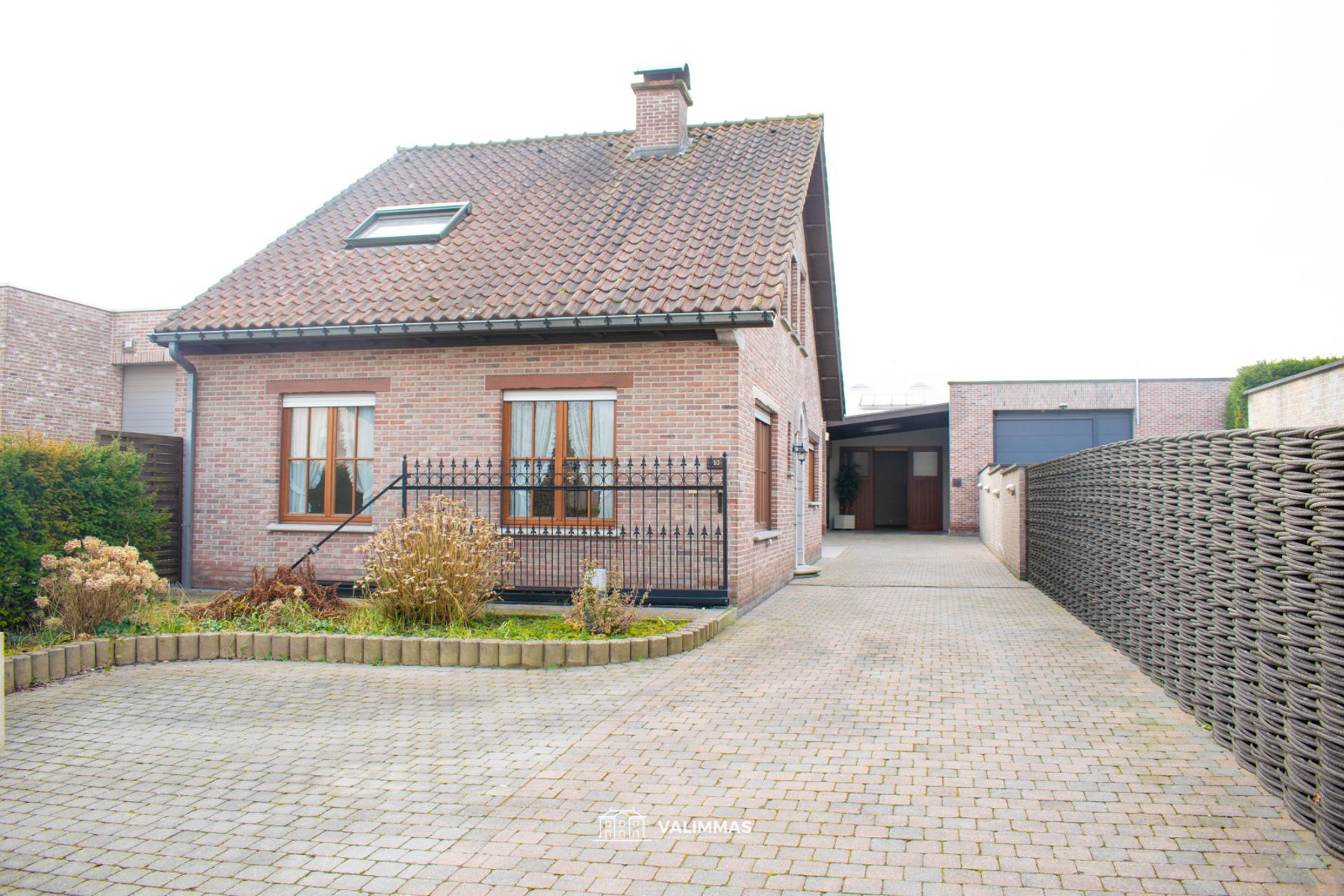 Zeer ruime (kangoeroe-)woning met parking en atelier/opslag foto {{pictureIndex}}