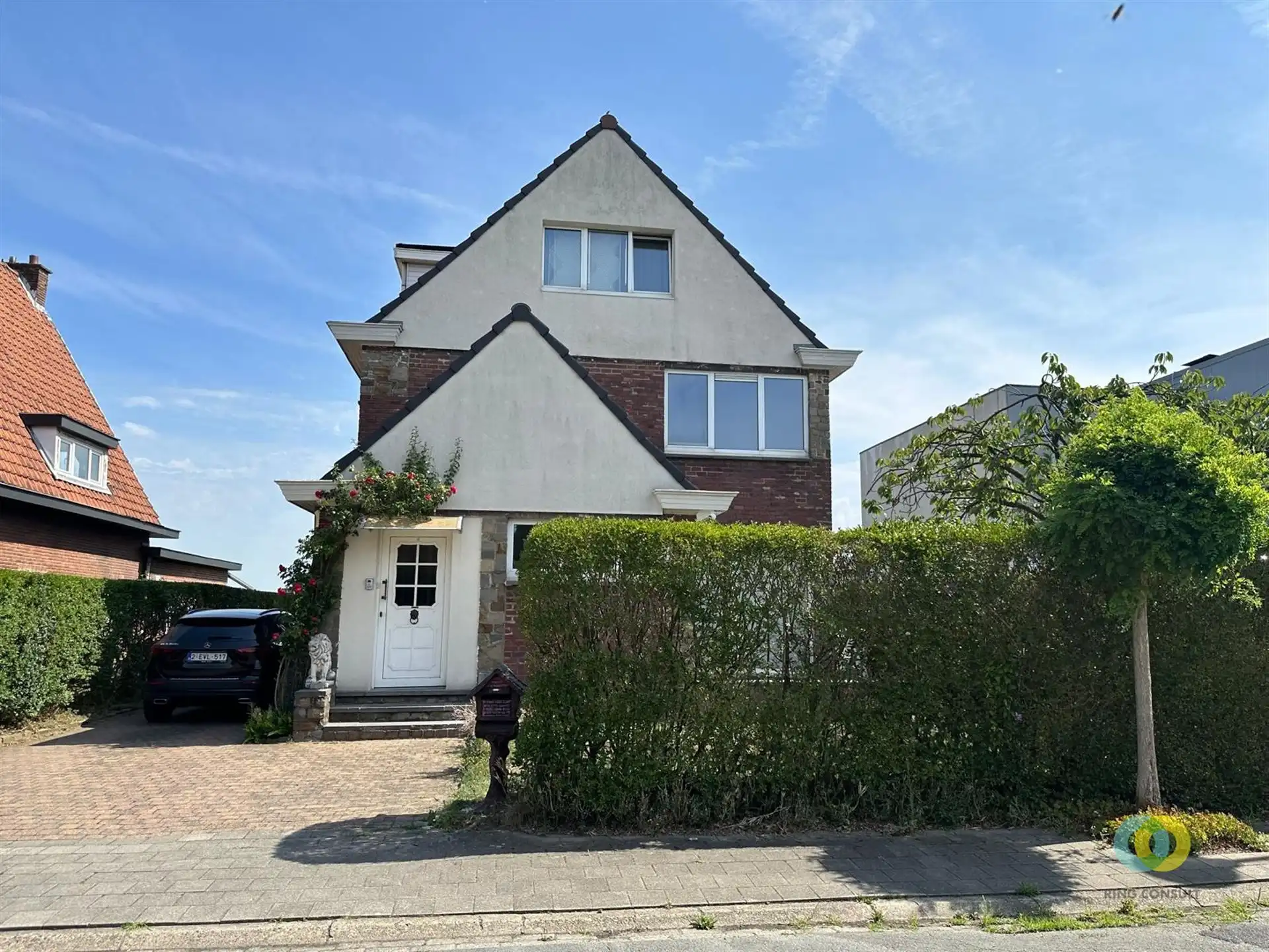 Ruime gezinsvilla met tuin en zwembad  foto {{pictureIndex}}