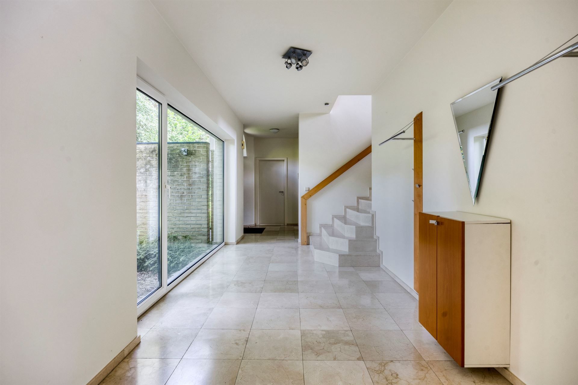 Prachtige moderne villa in rustige wijk foto 6