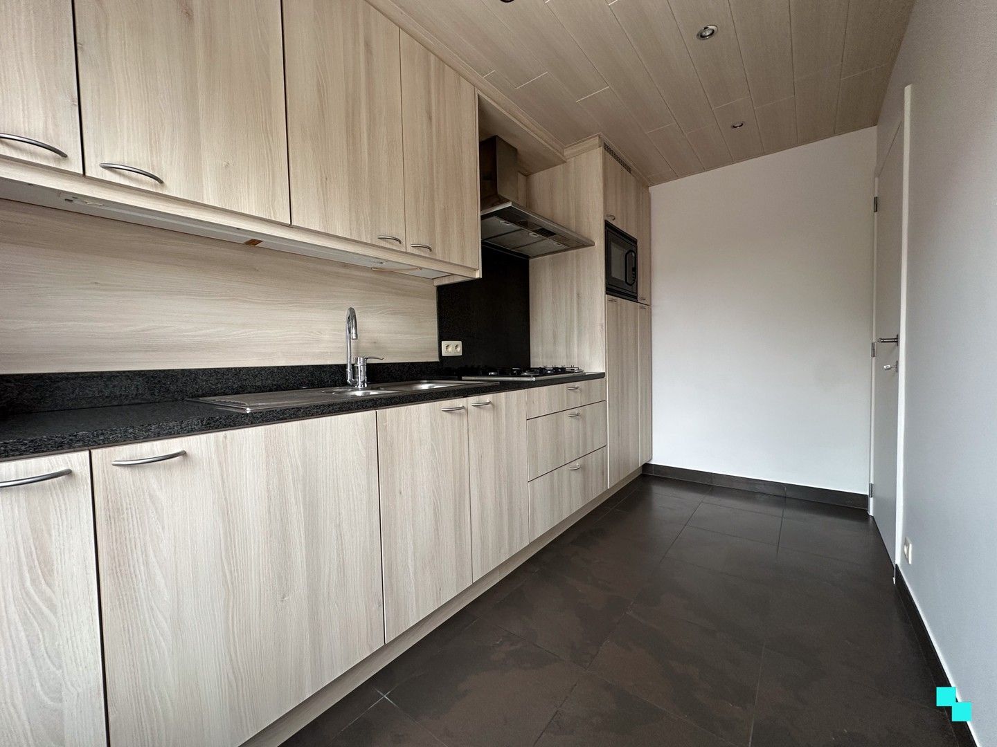 Energiezuinig, instapklaar tweeslaapkamerappartement te Roeselare foto 9