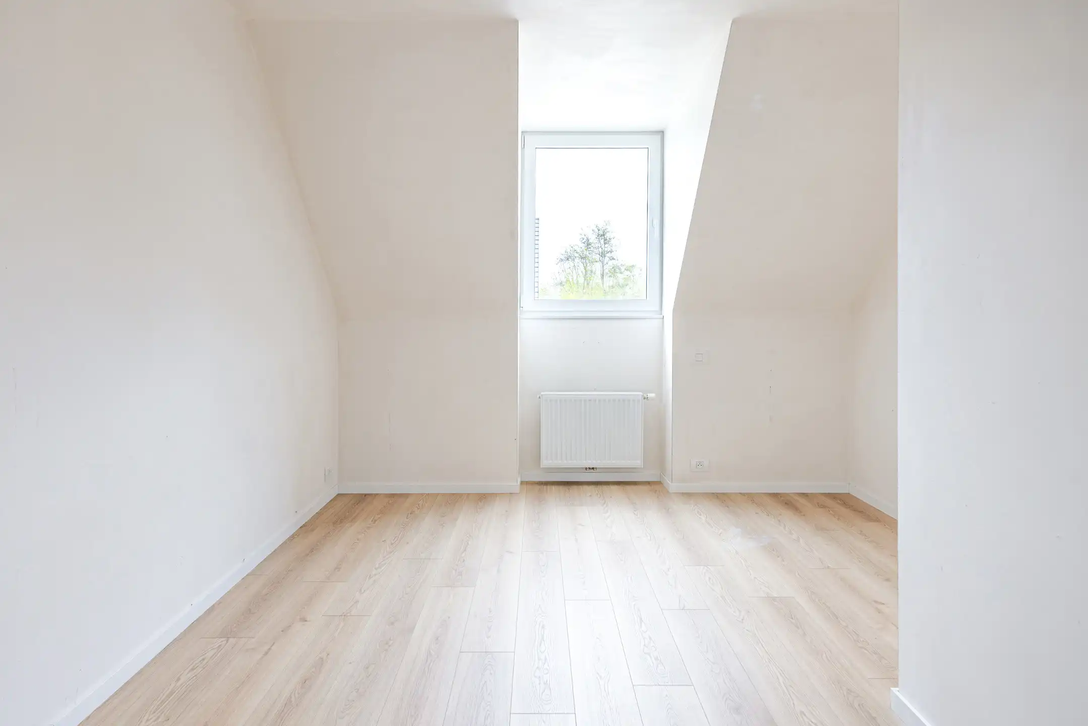 Halfopen woning met ruime tuin op rustige locatie foto 27