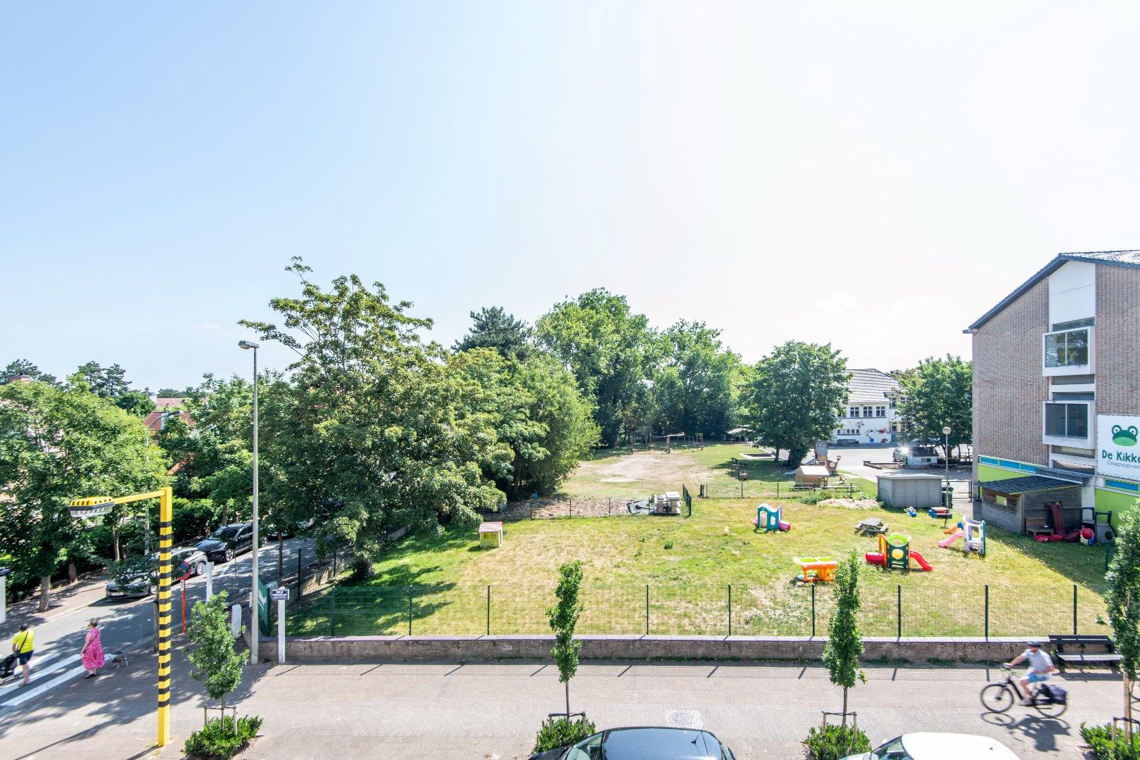 Aangenaam appartement met open groen zicht op de villa's van het Zoute, gelegen vlakbij de Lippenslaan. foto 12
