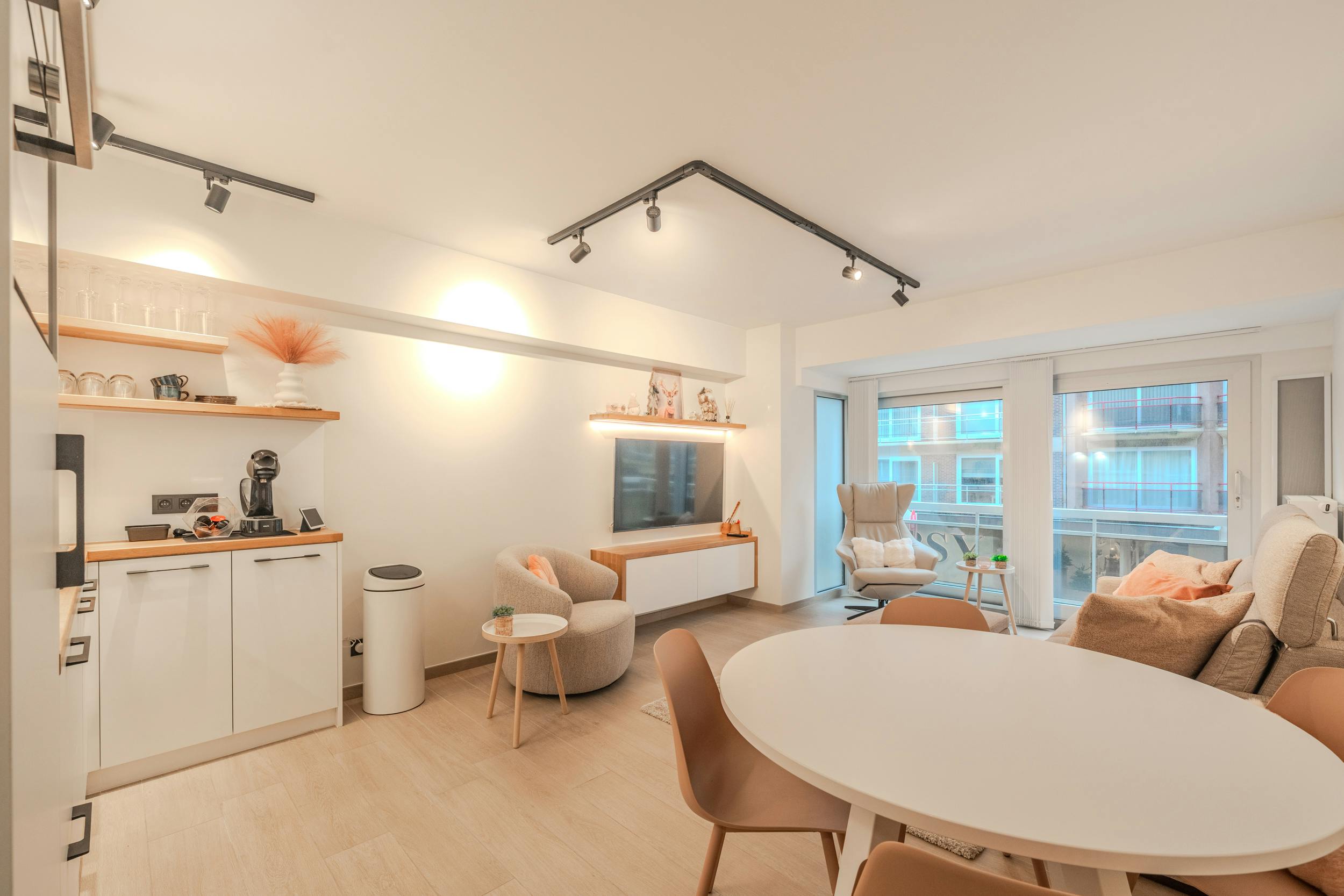 Lichtrijk appartement met aparte slaapruimte te Middelkerke! foto 5