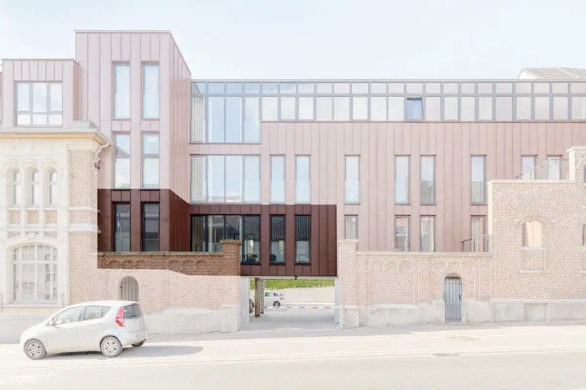 Kwalitatief en ruim nieuwbouwappartement (110m²) in Beselare  foto {{pictureIndex}}