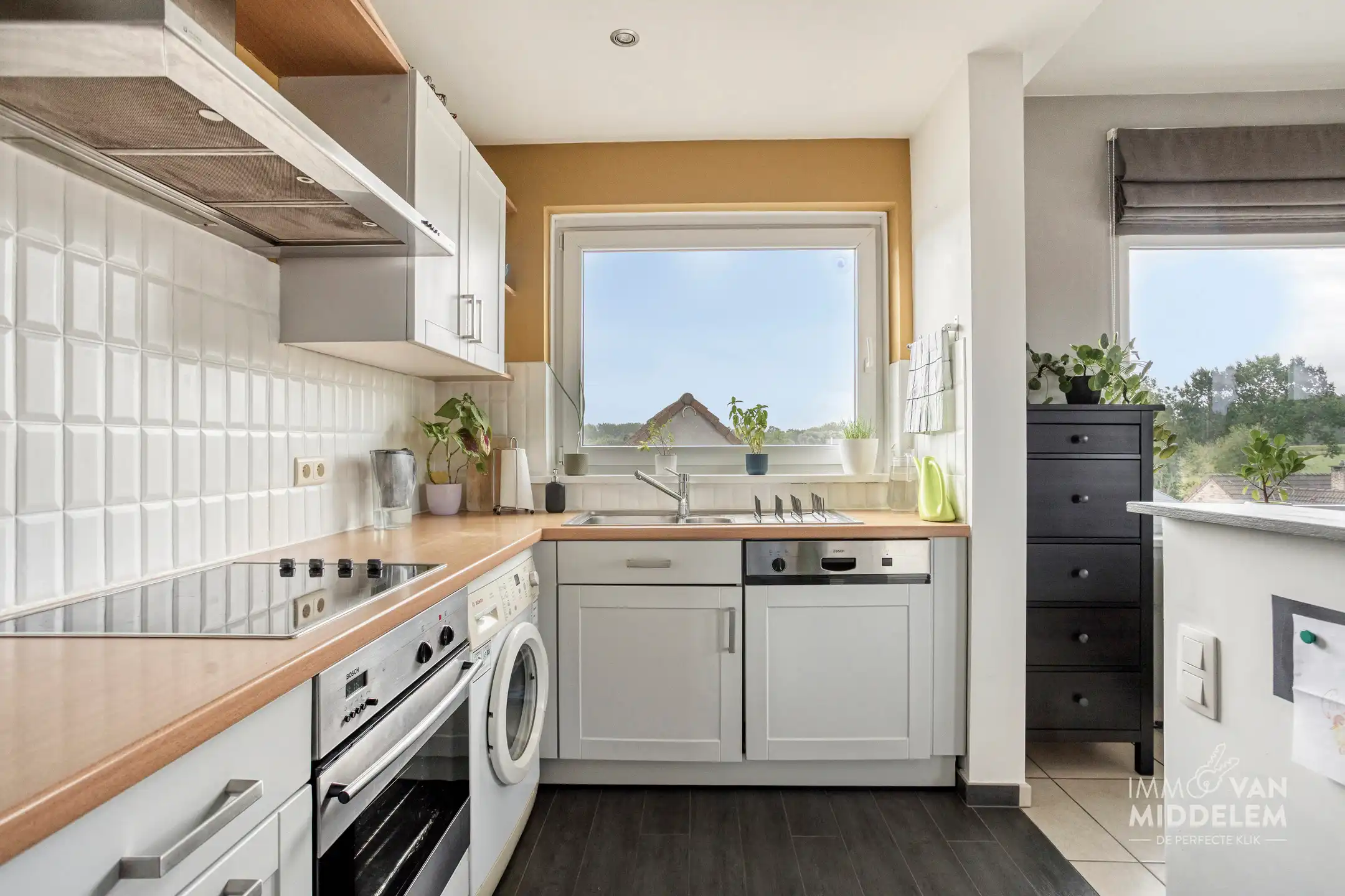 INSTAPKLAAR 2-SLAAPKAMER APPARTEMENT MET GARAGE EN KELDER foto 5