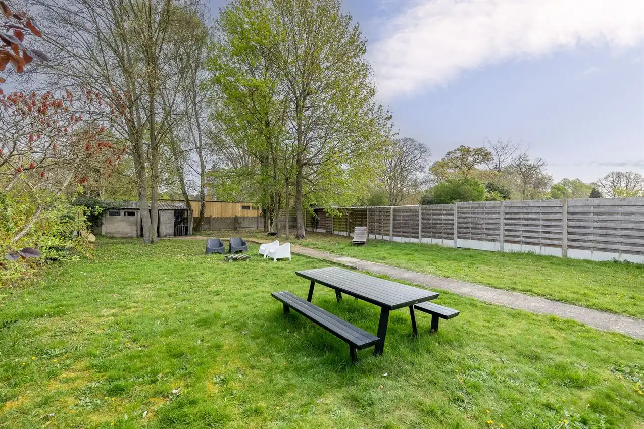 Centraal gelegen woning met garage, 3 slpk. en tuin foto 3