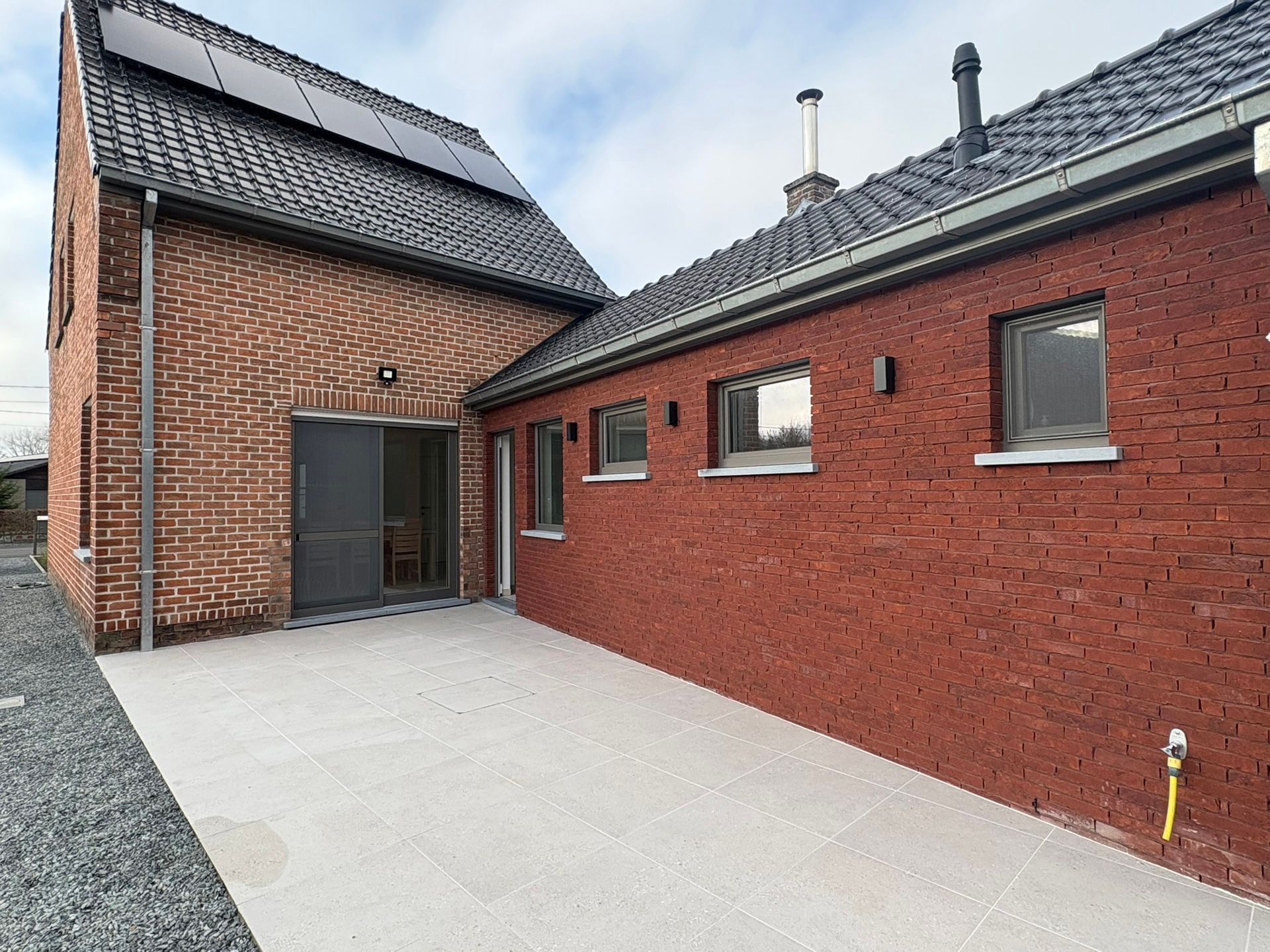 Volledig gerenoveerde gezinswoning met tuin en carport  foto 10