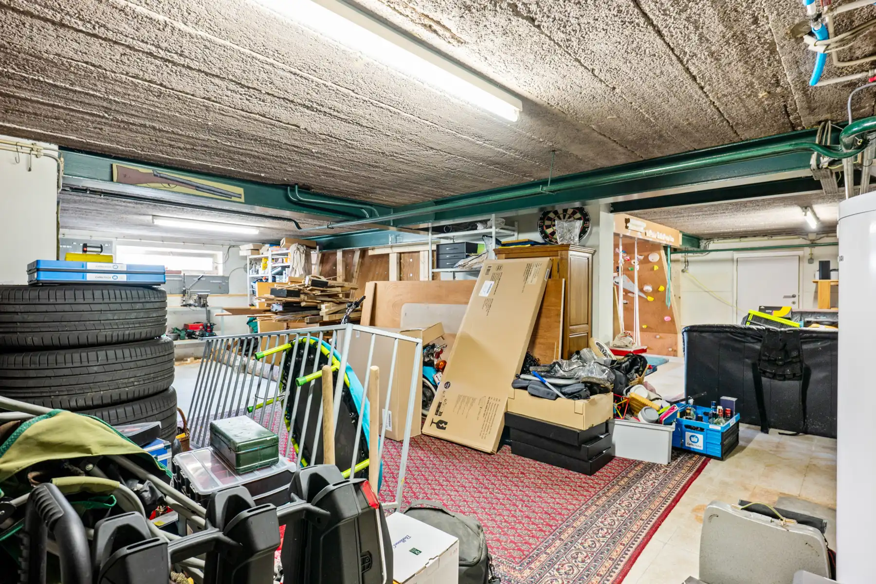 Villa met 5 slpk, 2 badkamers, ruime tuin, garage en kelder foto 22