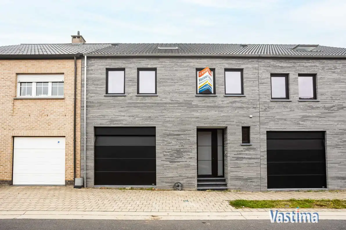 Nieuwbouw gesloten woning met 3 slaapkamers, garage en tuin foto 2