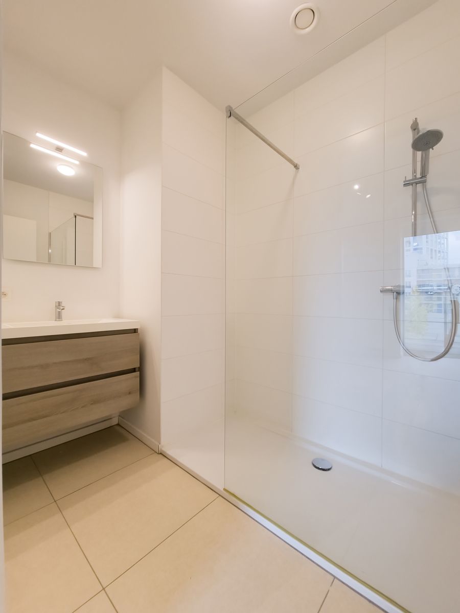 Ongemeubeld 1 slaapkamer app. met mooi terrras foto 8