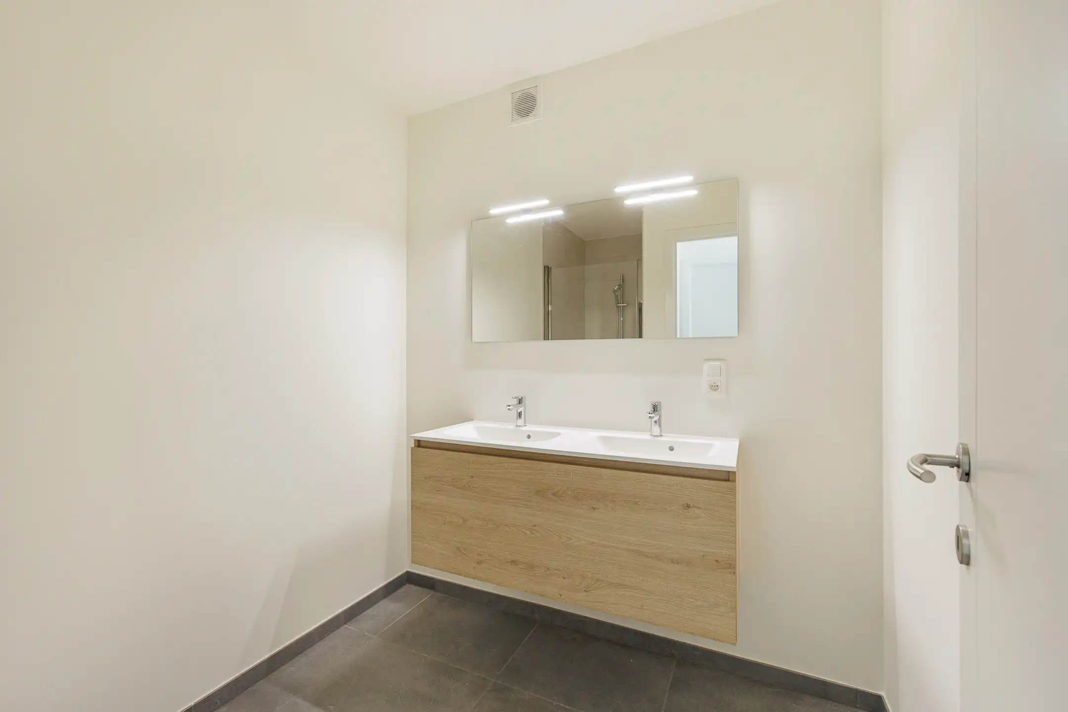 Nieuwbouw gelijkvloers appartement met tuin en terras foto 13