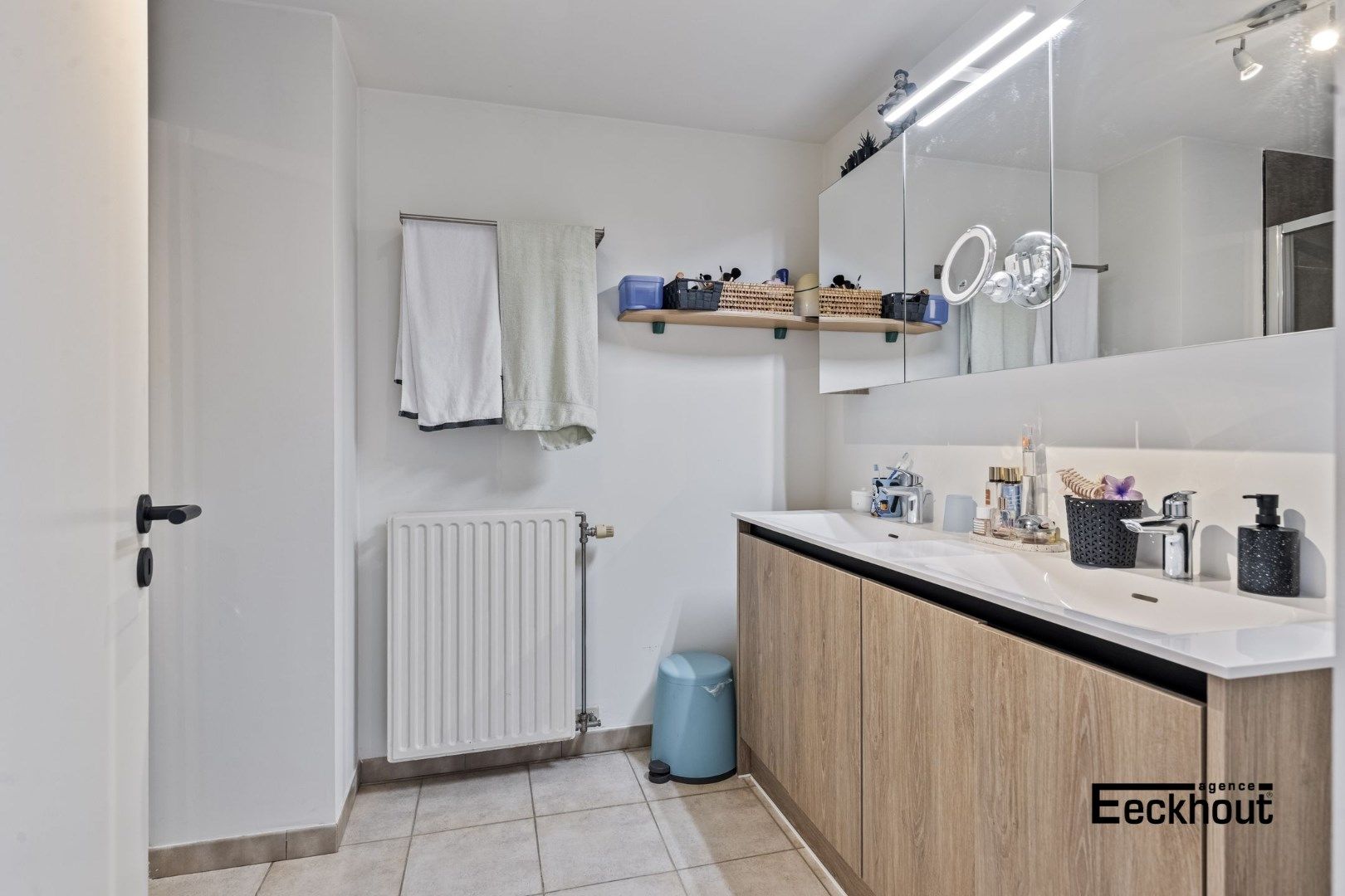 Ruim instapklaar appartement (143m²) met terras(9m²) en 3 slaapkamers in Bredene Dorp! foto 14