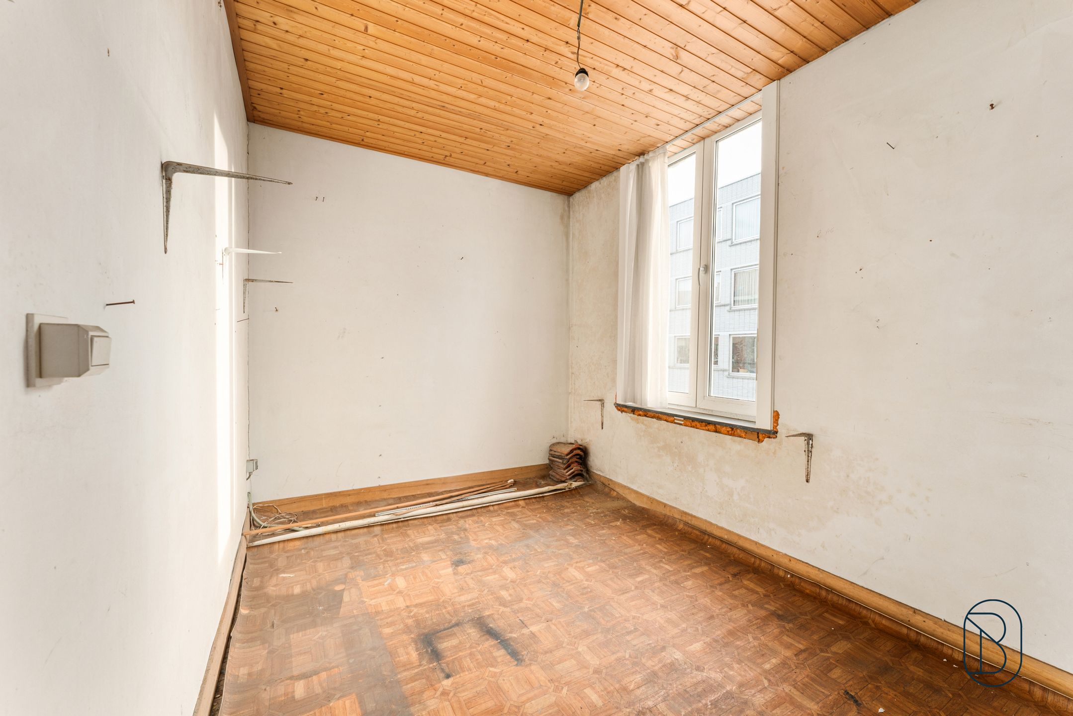 Topgelegen op te frissen woning met 5 slk en handige garage foto 13