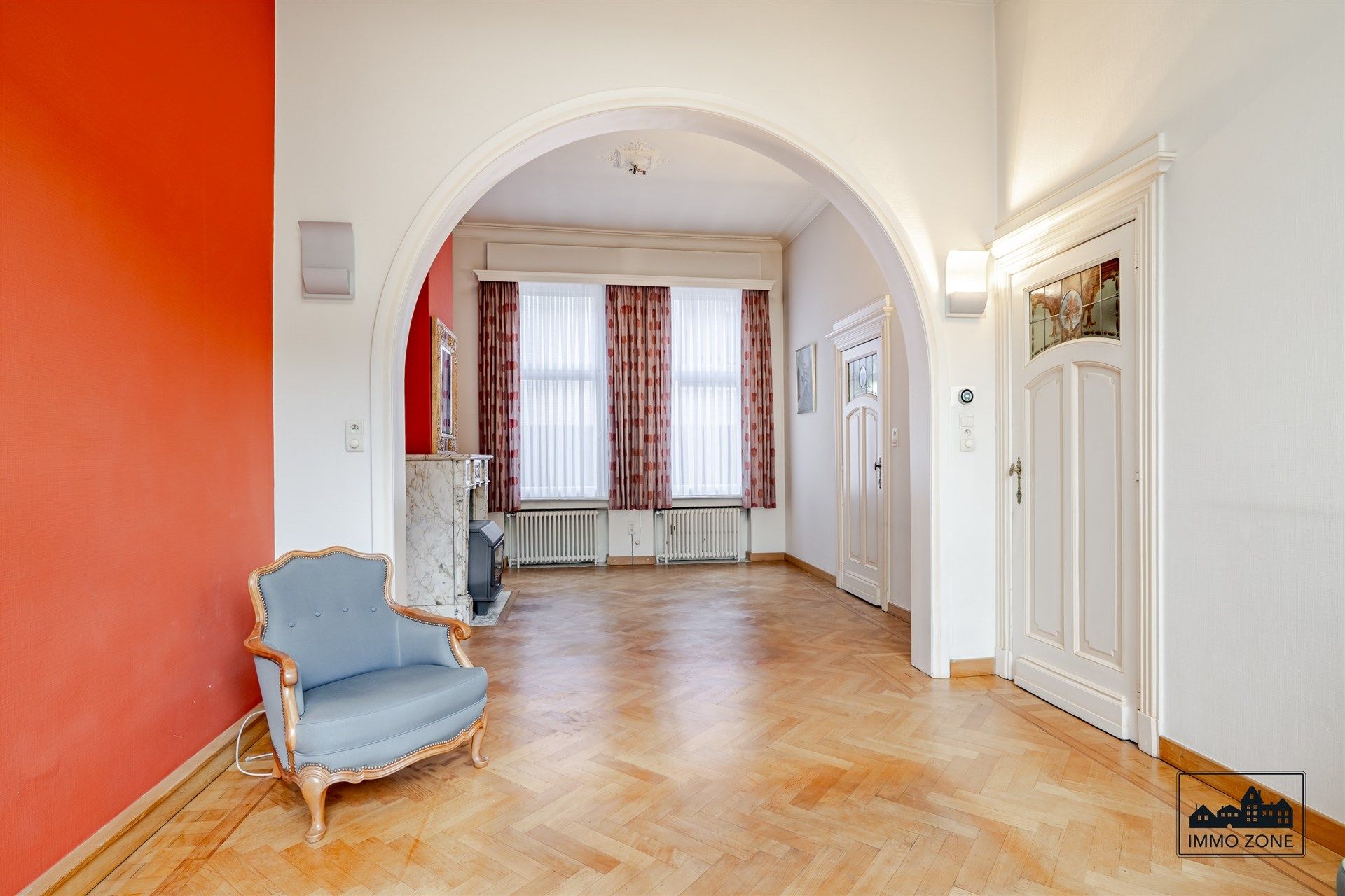 Herenhuis met dubbele garage op steenworp van Grote Markt foto 9