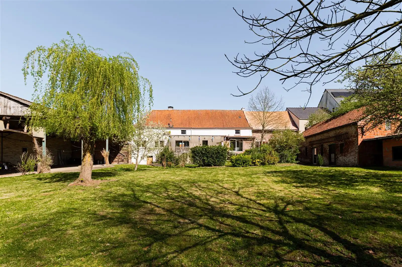 Hoeve met bijgebouw en loods op 18are20- prachtig tuinzicht foto 3
