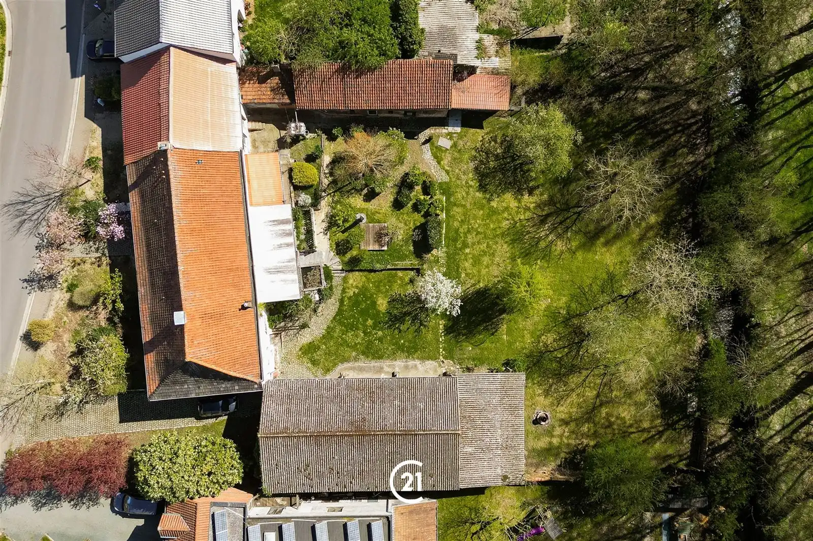 Hoeve met bijgebouw en loods op 18are20- prachtig tuinzicht foto 3