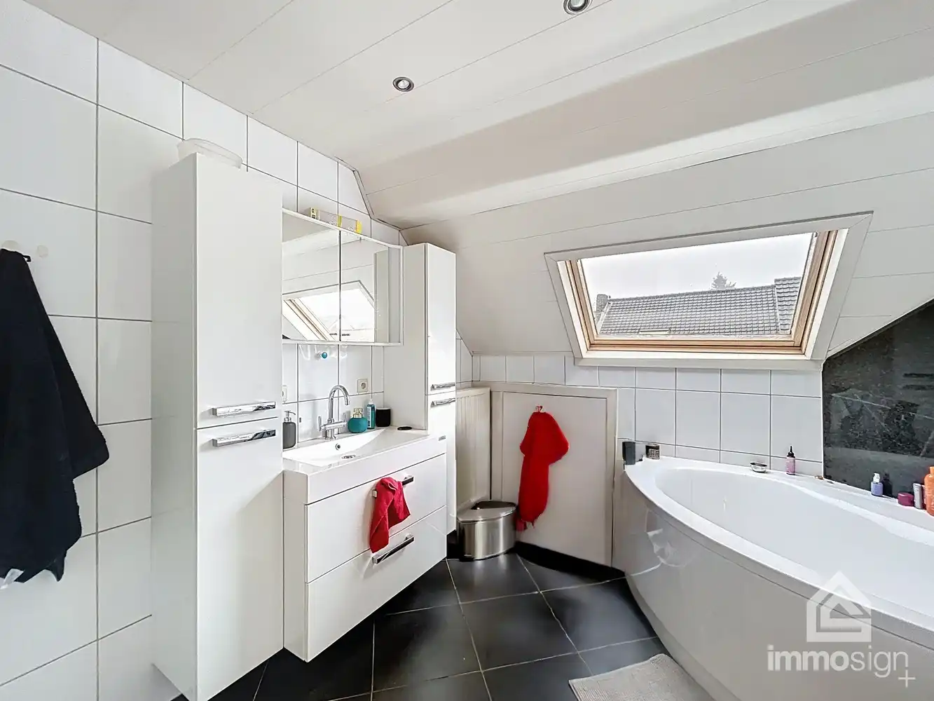 Appartementsgebouw met gelijkvloers- en duplexappartement in Peer centrum! foto 40