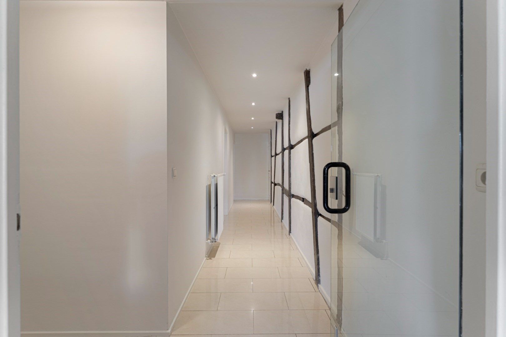 Prachtig gerenoveerde vrijstaande woning met heerlijke tuin met zwembad op 16a16ca foto 10
