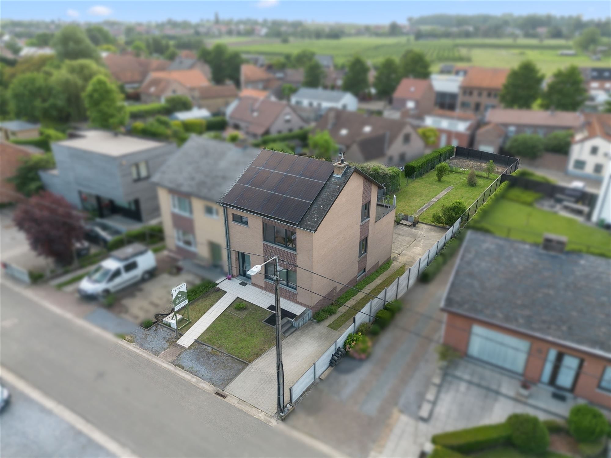 KNUSSE GEZINSWONING MET 18 ZONNEPANELEN IN HET LANDELIJKE VELM foto 3