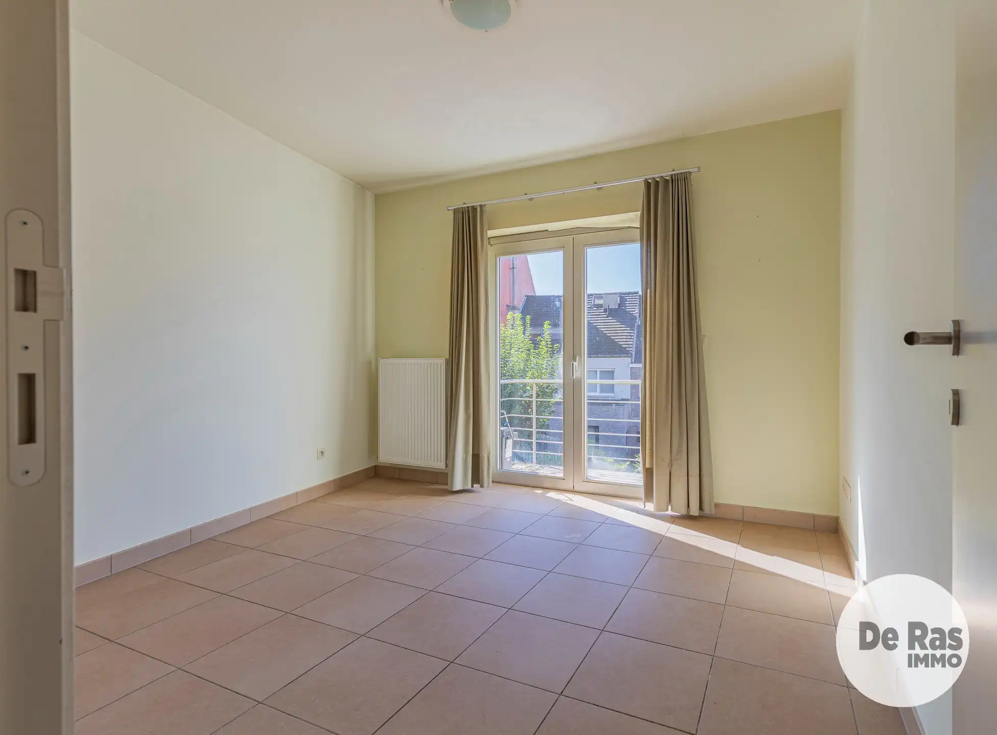 LEDE - Ruim en instapklaar appartement aan de markt van Lede foto 12