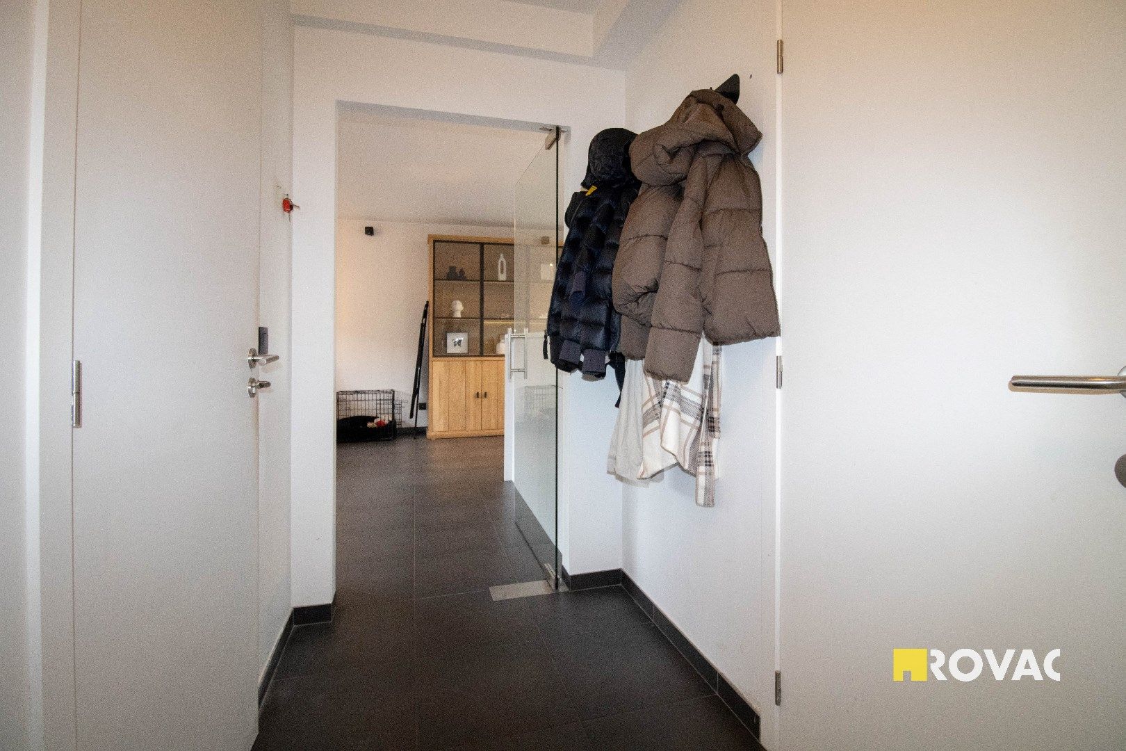 Zonnig appartement op 1e verdieping met ruim terras nabij centrum foto 2