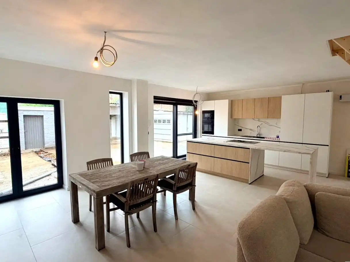 Ruime halfopen woning met sterke basis op perceel van 11a65ca foto 5