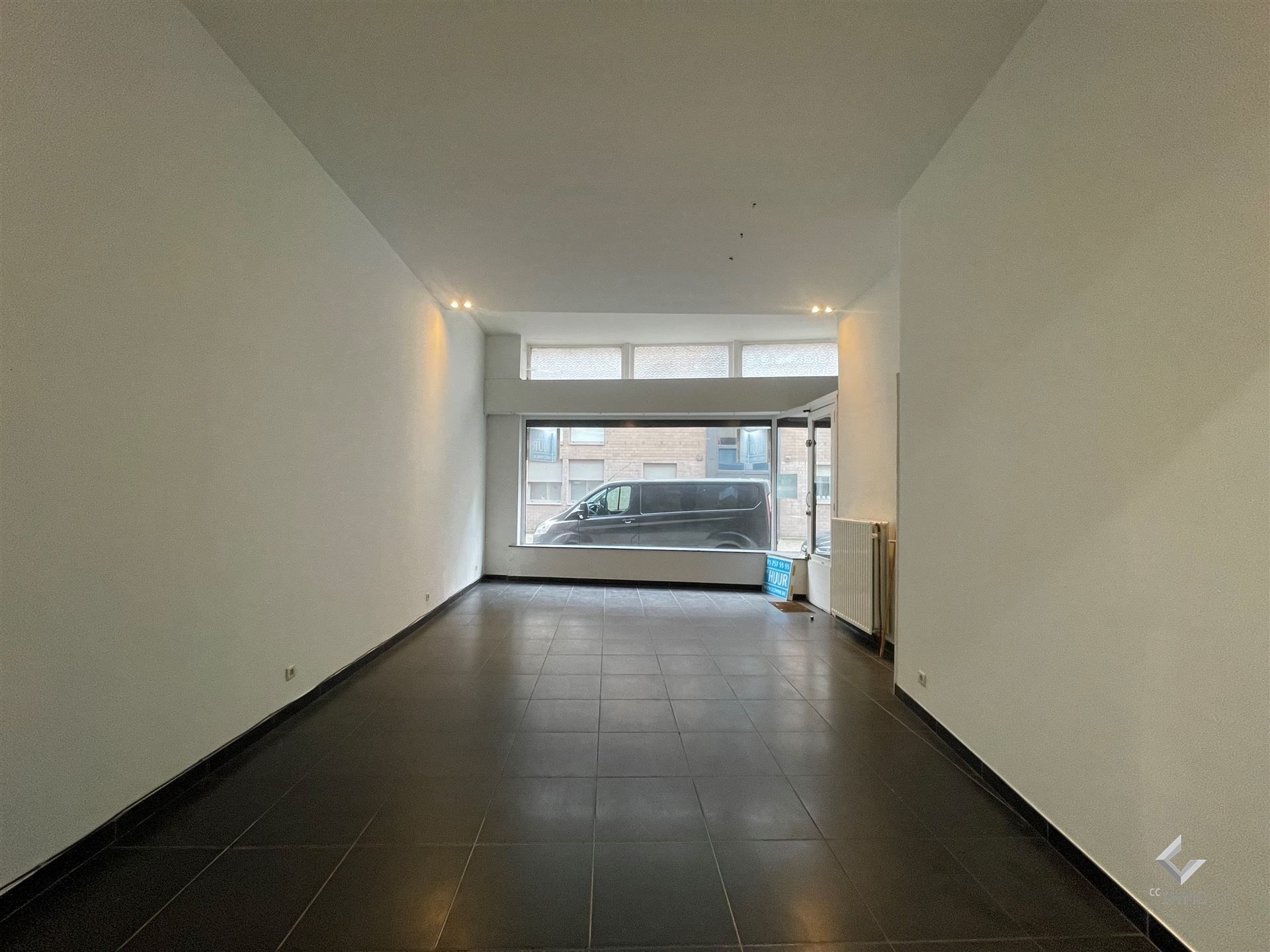 Handelsgelijkvloers ca. 70m² te Sint-Andries/Nationalestraat! foto 4