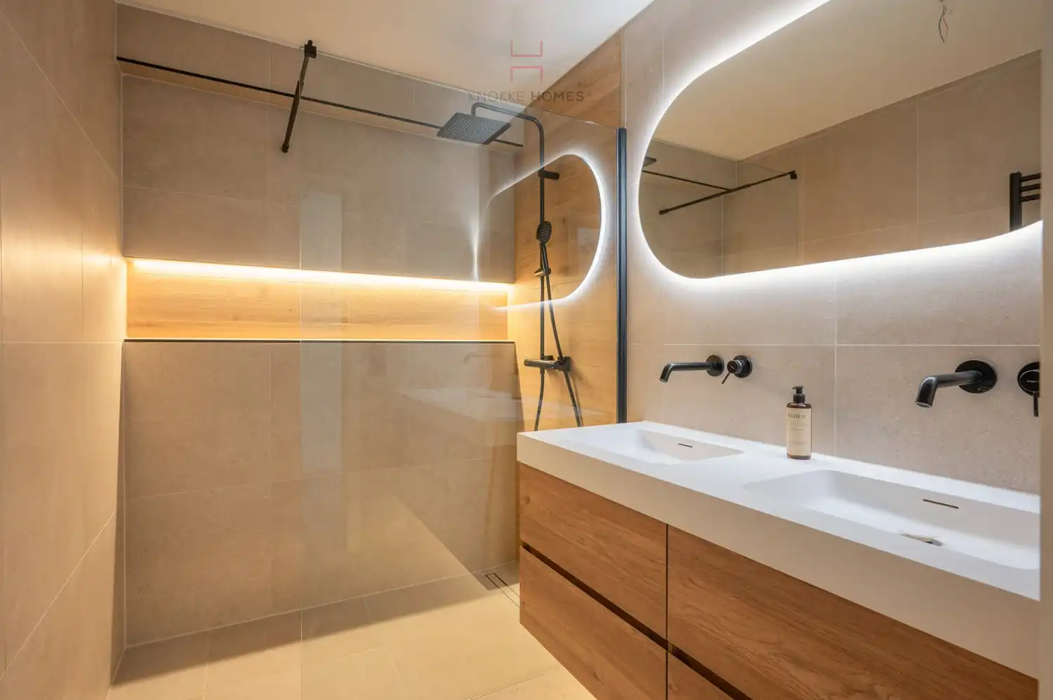 Gerenoveerd 3-kamerappartement met Zuidgericht terras vlakbij het Albertstrand foto 17