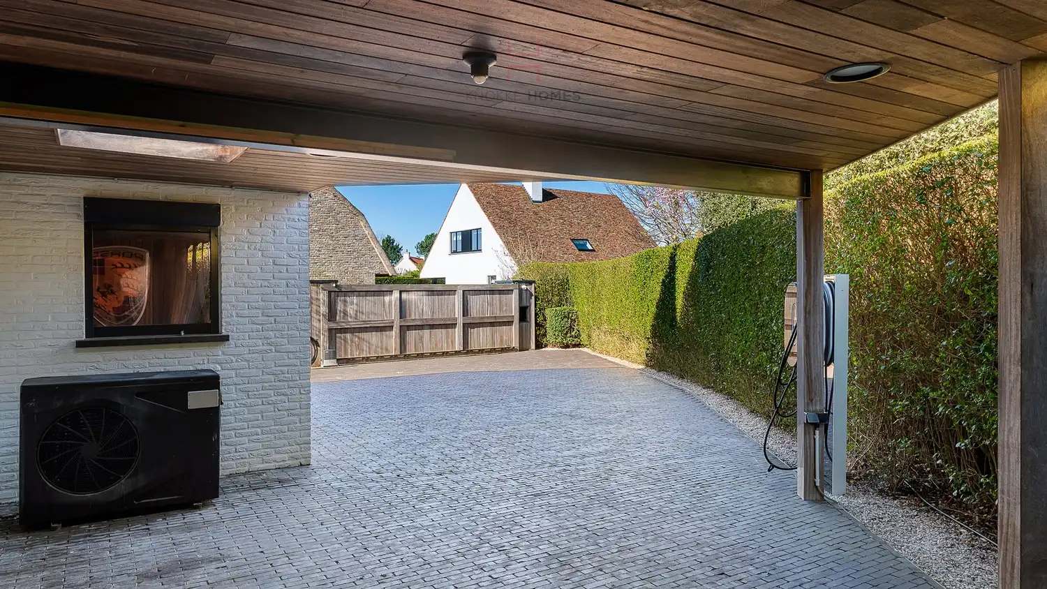 Luxueuze villa met zwembad in een residentiële wijk. foto 16