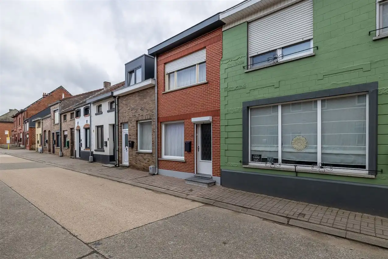 Op te frissen rijwoning, ideaal voor starters foto 45