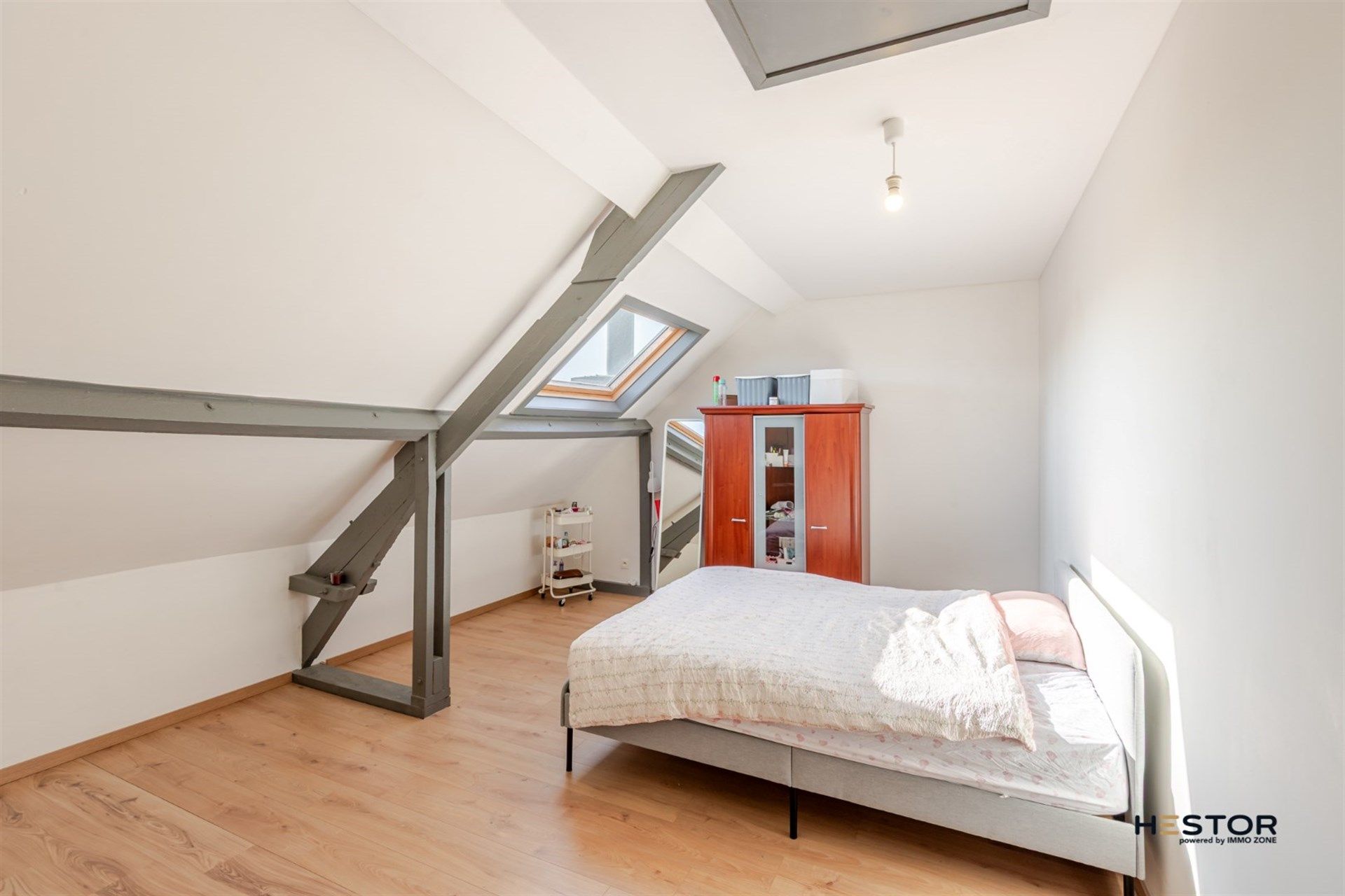 Centraal gelegen handelsruimte met duplex appartement in Sint-Niklaas foto 9