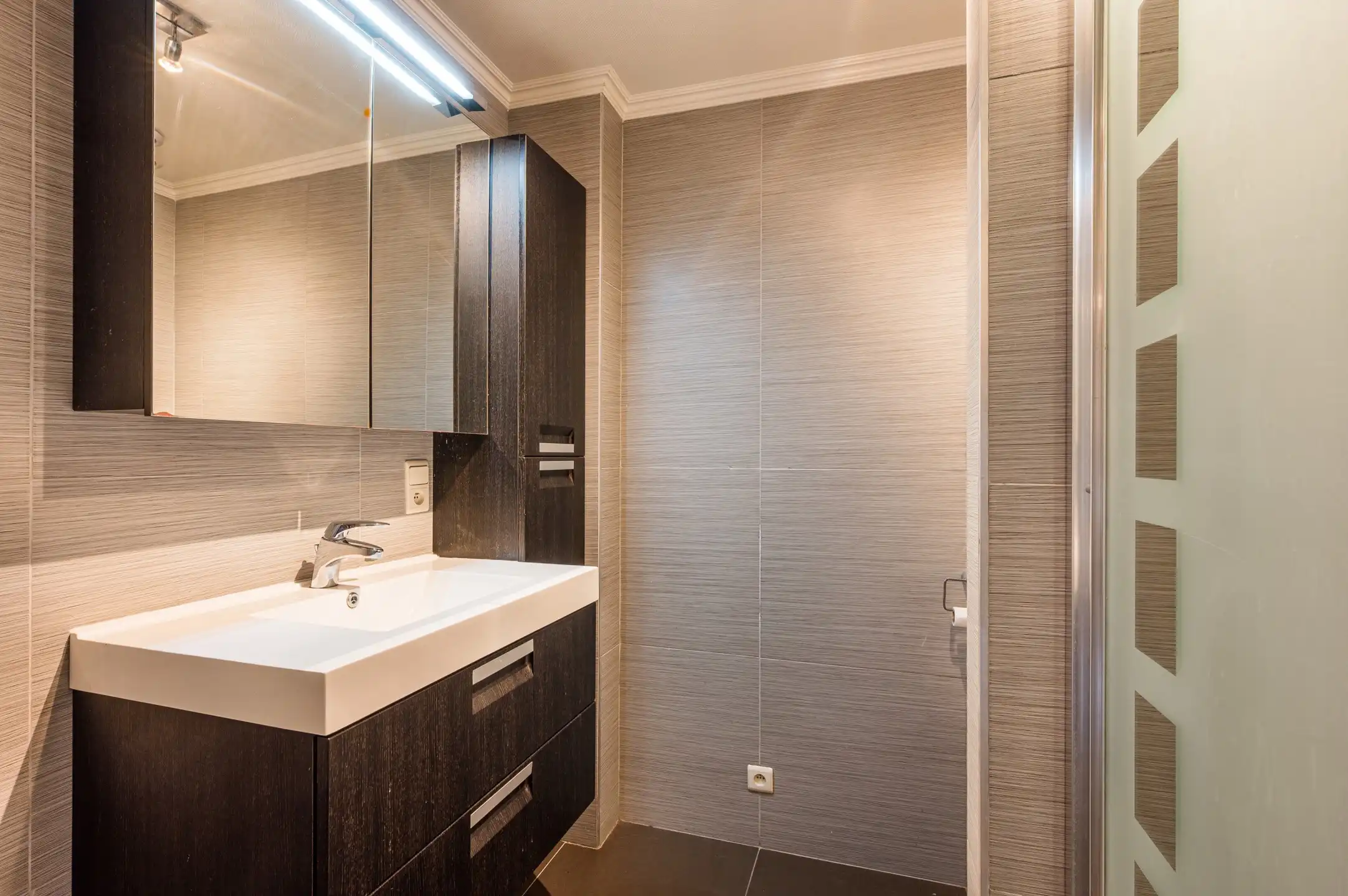 Instapklaar 2 slaapkamer appartement met garage in kleinschalig gebouw foto 15