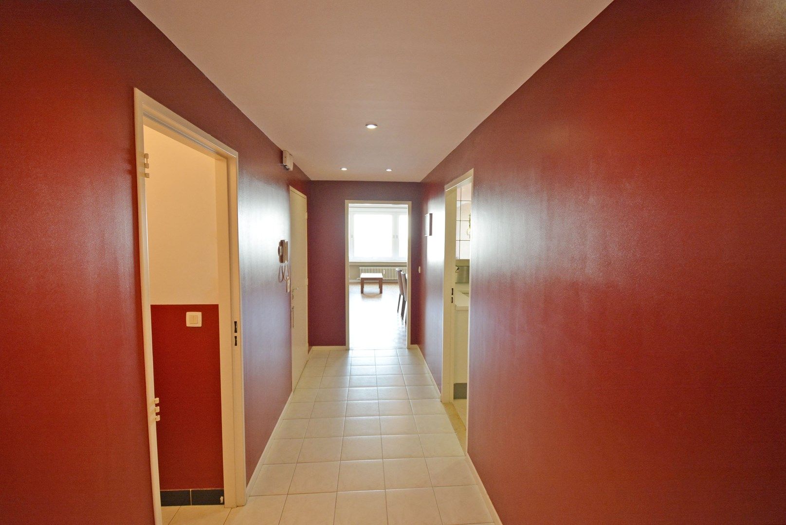 Ruim appartement naast het casino met zeer goed zijdelings zeezicht foto 8
