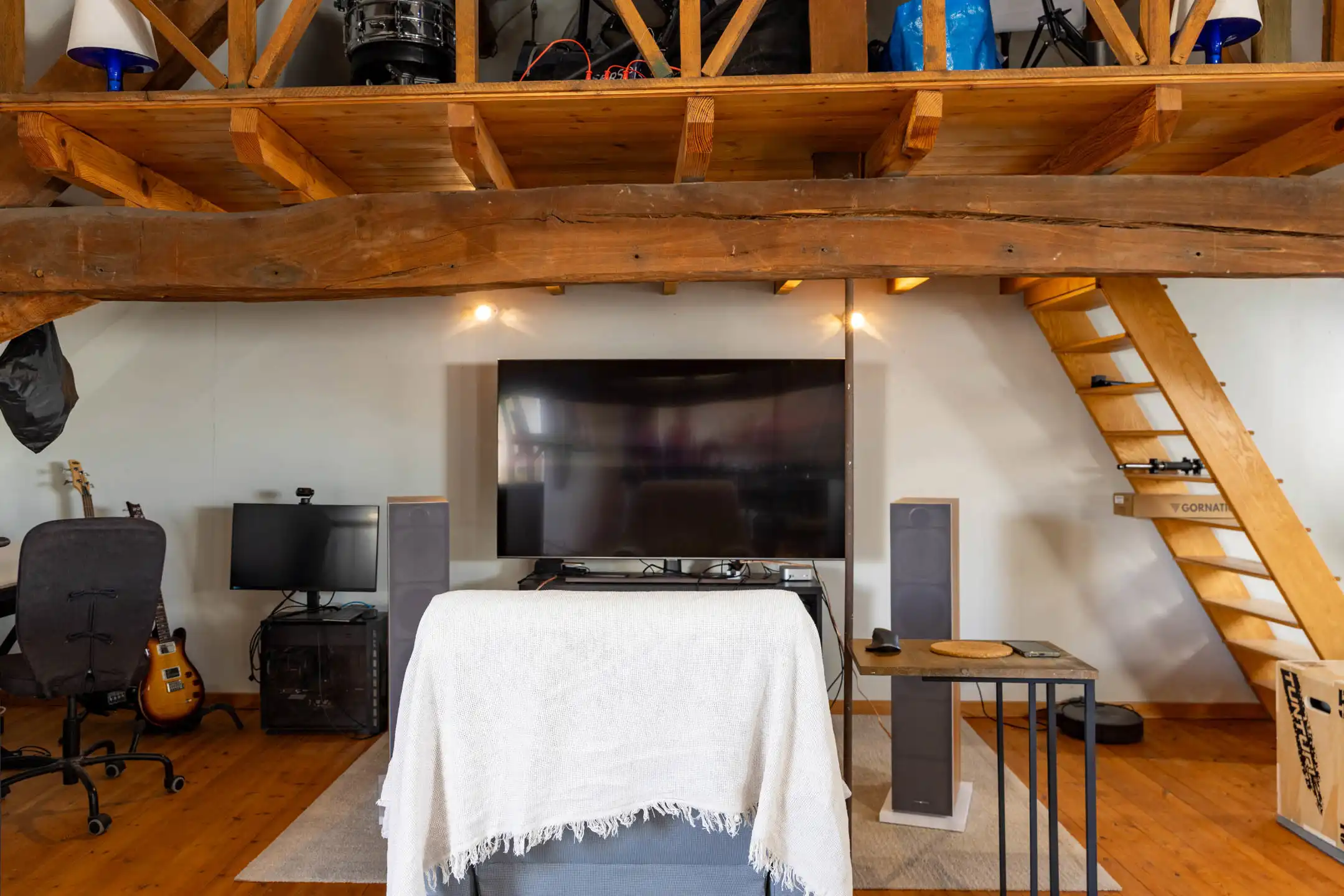 Charmant loft-appartement met mezzanine en terras foto 5