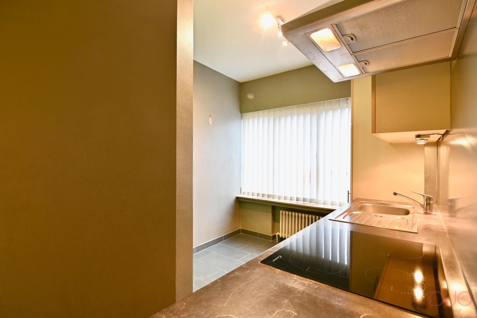 Instapklaar appartement met terras in hartje Sint-Truiden foto 5