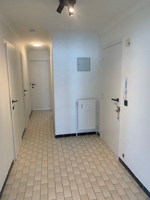 Ongemeubeld appartement met frontaal zeezicht vooraan en zicht op Wellington golf achteraan, 3 terrassen foto 9
