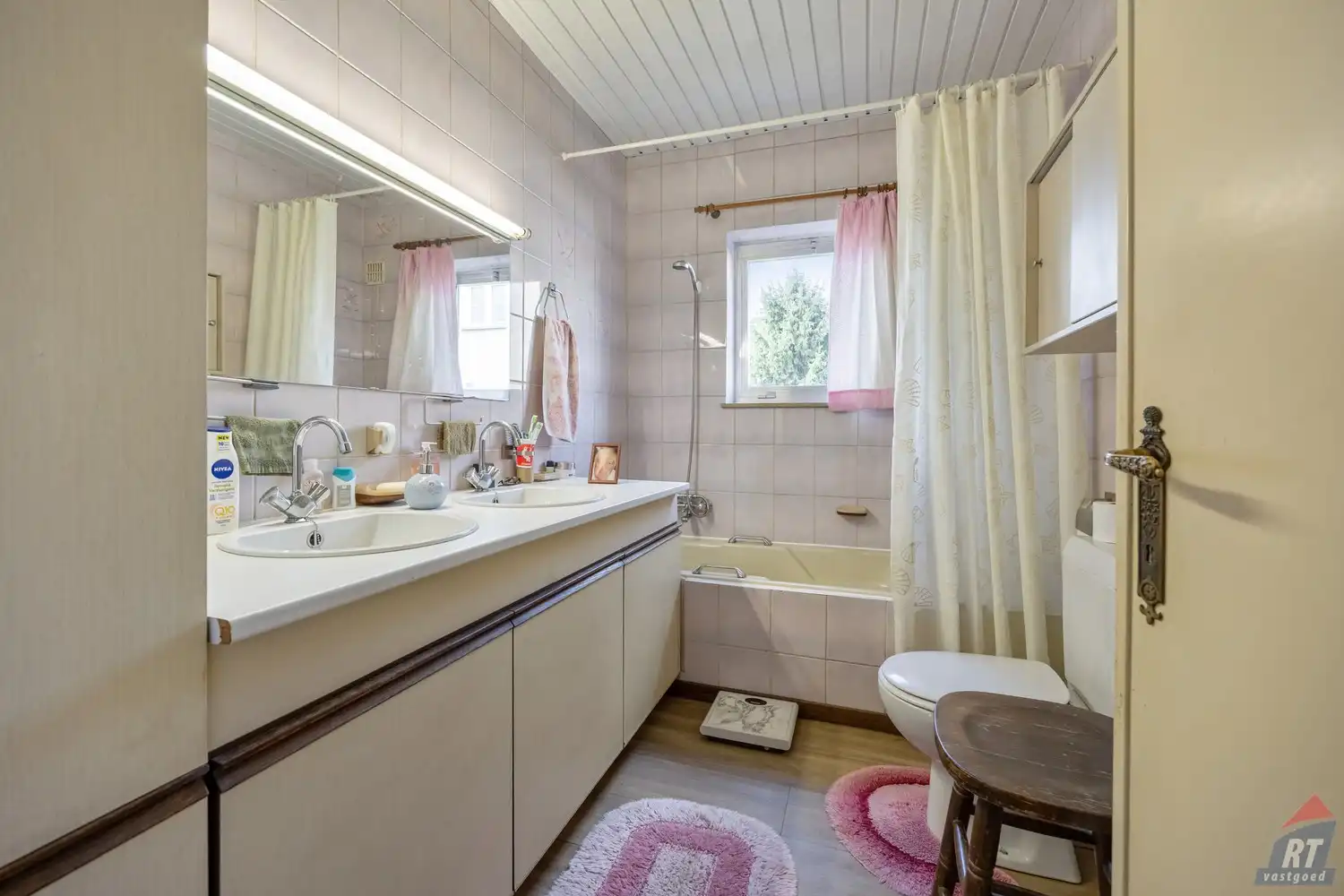 Charmante woning met zwembad op toplocatie in Sint-Truiden foto 11