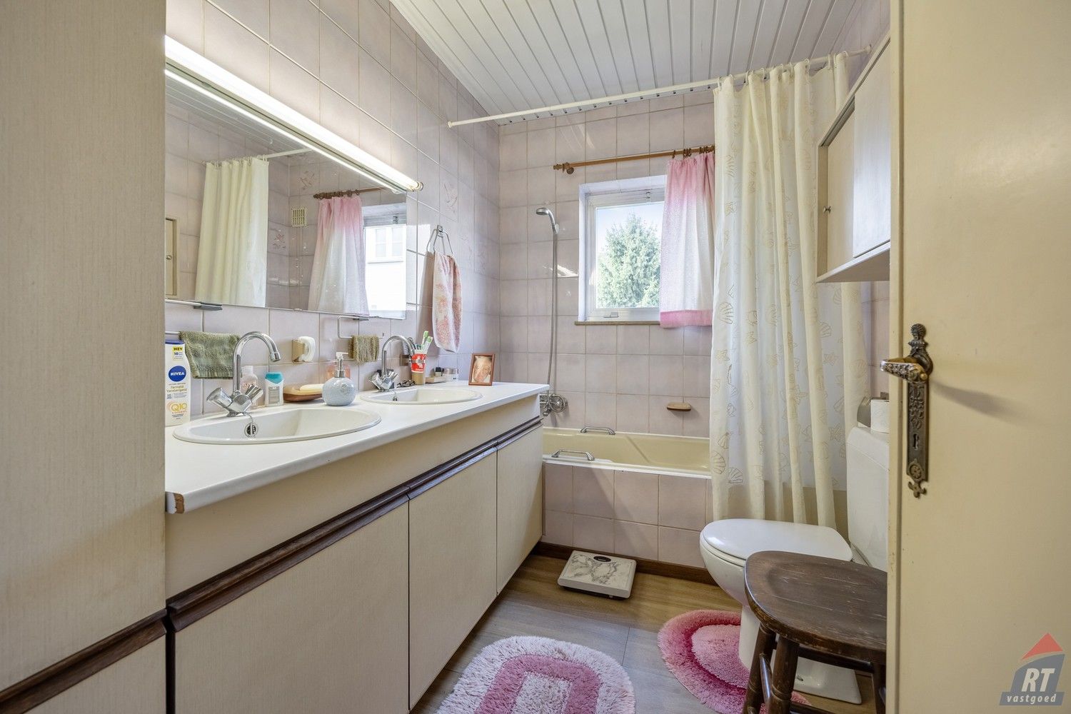 Charmante woning met zwembad op toplocatie in Sint-Truiden foto 11