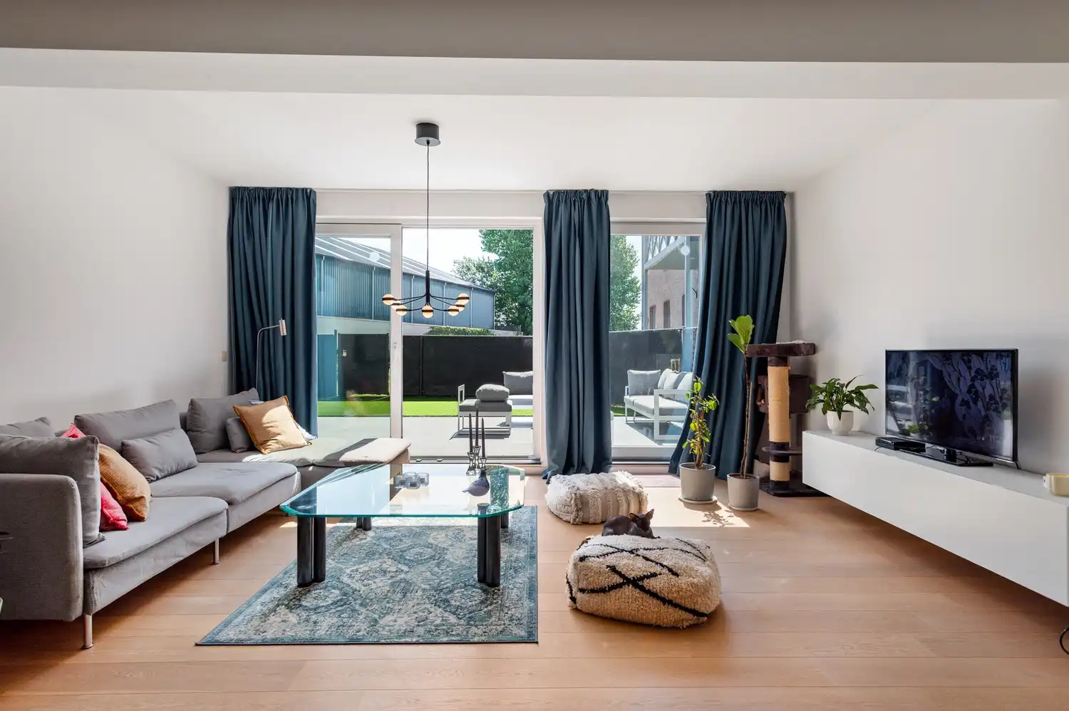 Instapklaar gelijkvloers appartement met 3 SLPK en een ruim tuin/terras in Antwerpen! foto {{pictureIndex}}