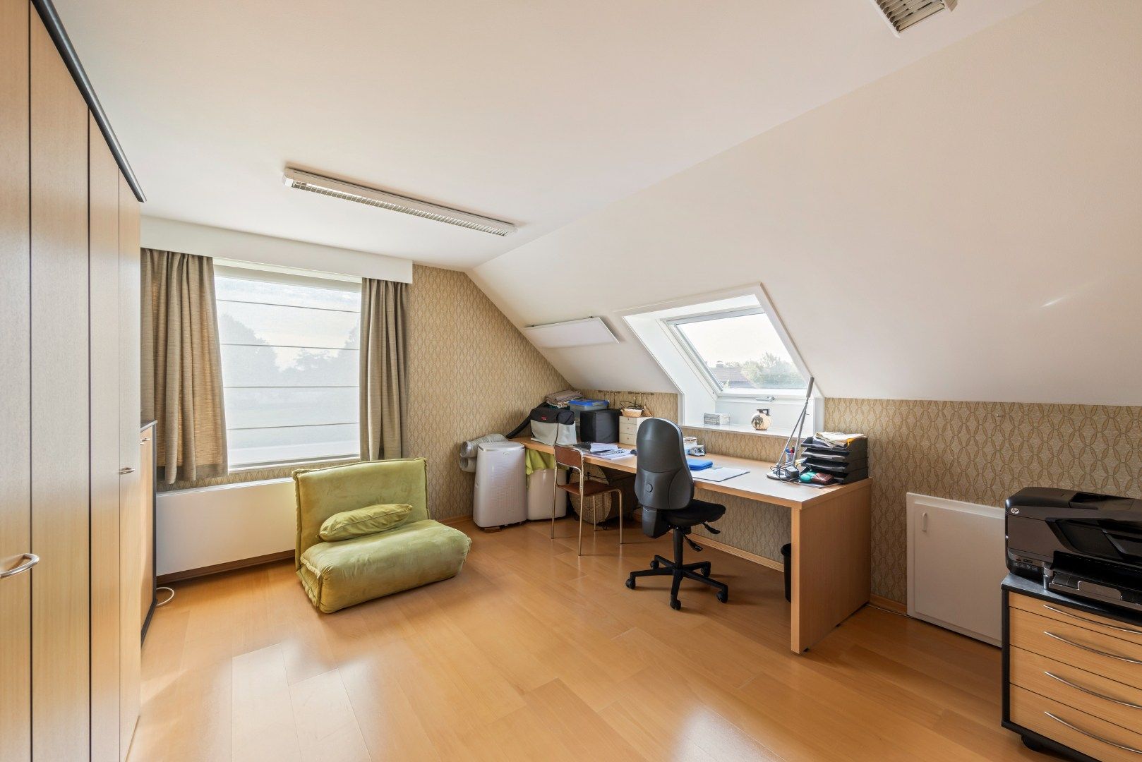 Tijdloze, instapklare, ruime villa met 4 slaapkamers foto 16
