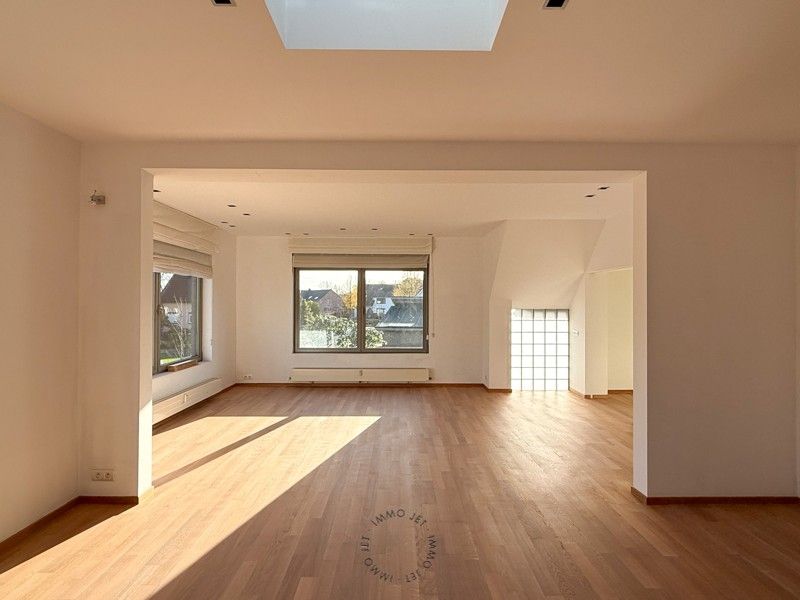 Ruime bel-etagewoning met 3 slaapkamers, tuin en garage foto 7