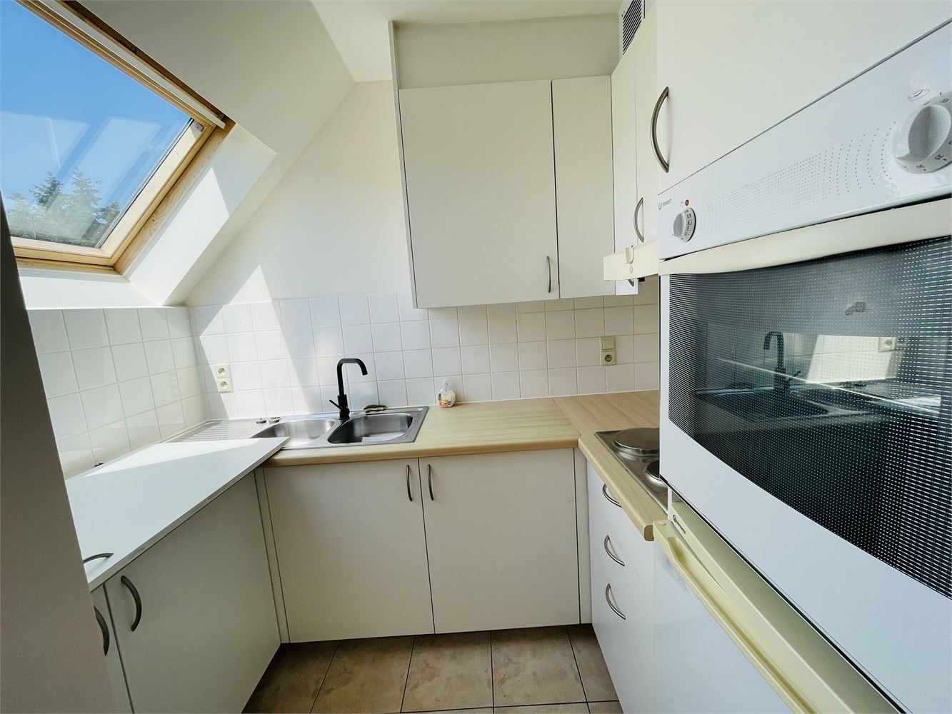 Sint-Michiels, rustige ligging Heel mooi ENERGIEZUINIG lichtrijk appartement met 1 slpk, 2 zonneterrassen en mogelijkheid om  garagebox bij te kopen foto 4