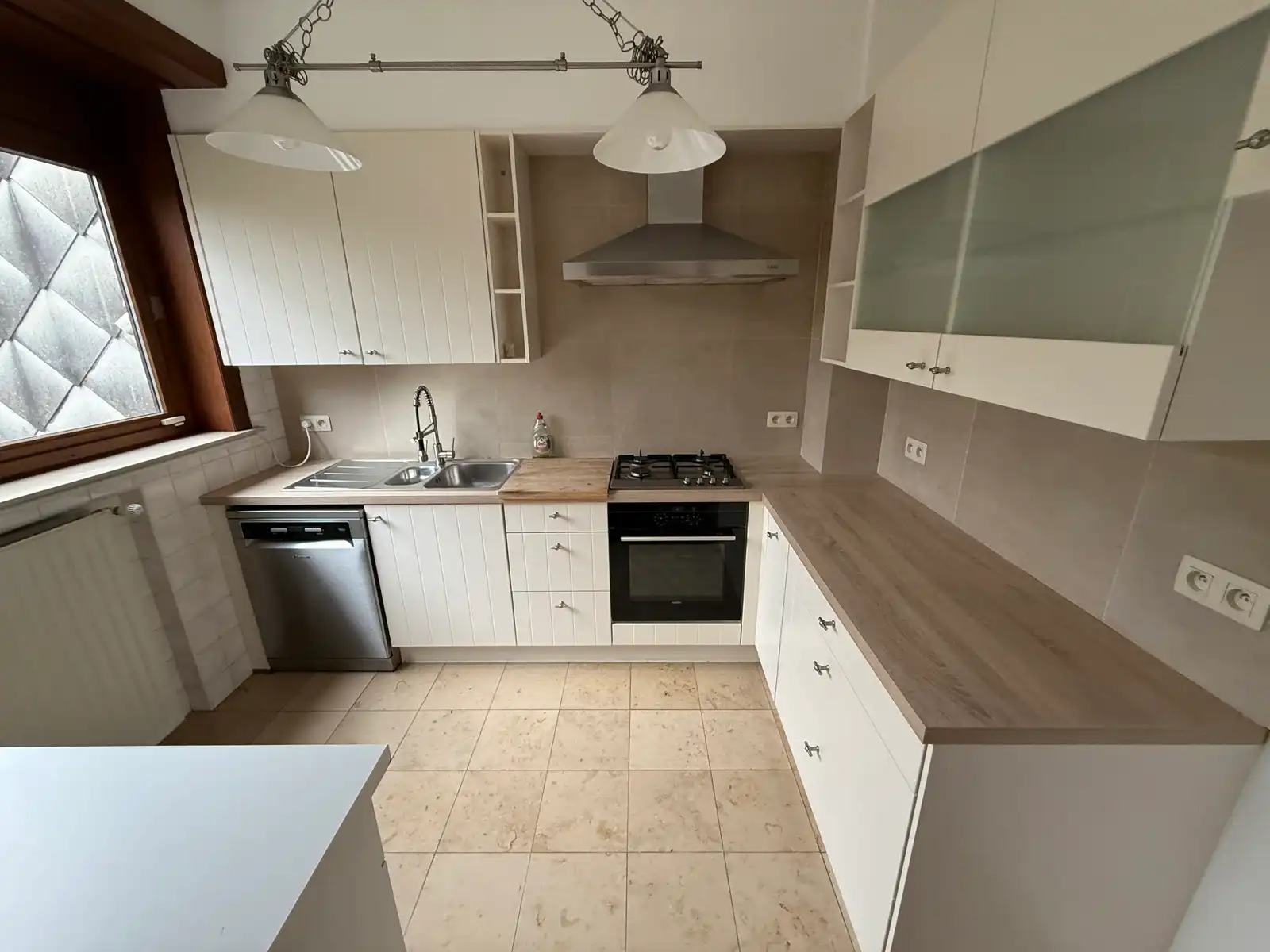 Ruime woning met 4 slaapkamers, garage en tuin in Dilbeek foto 5