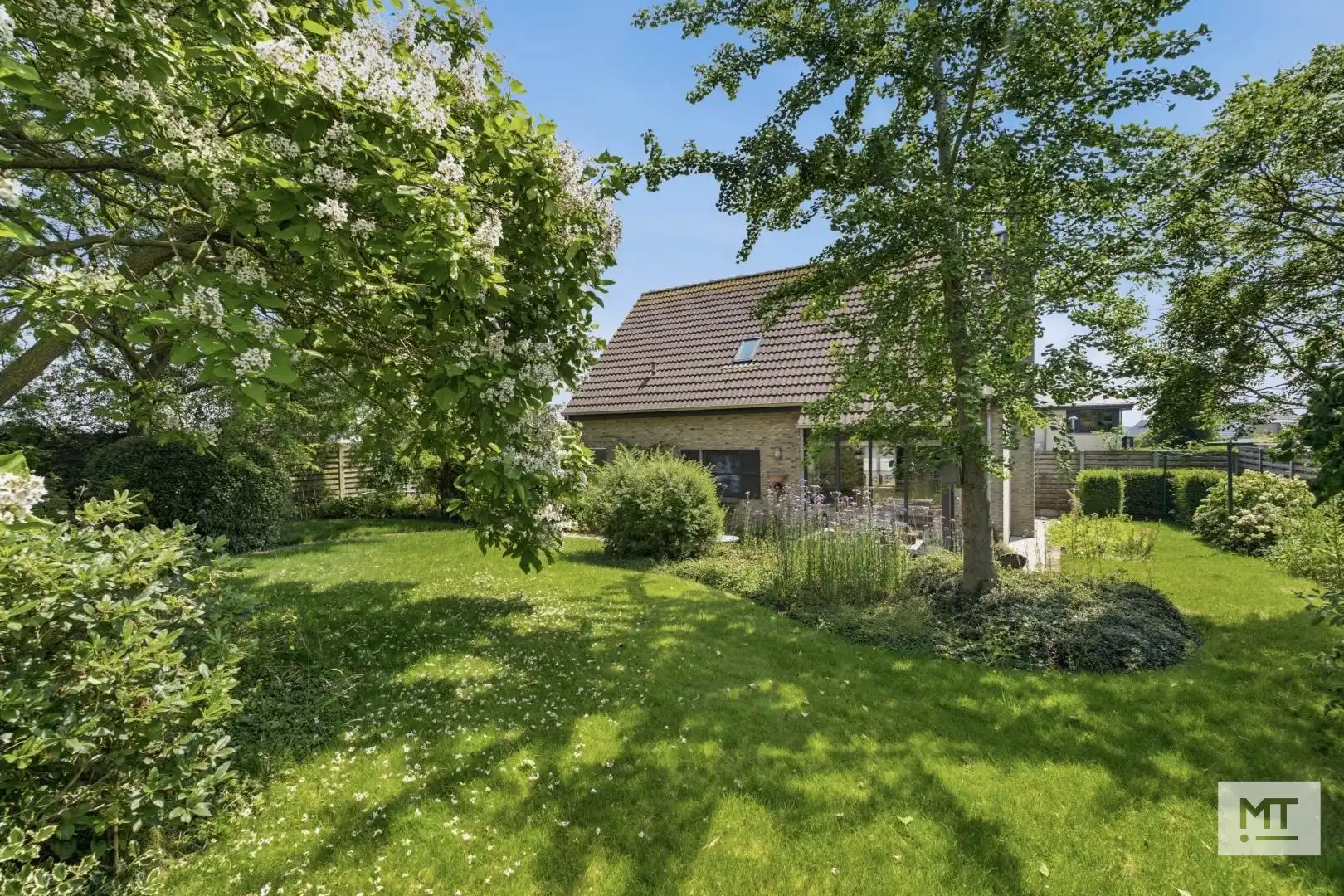 Alleenstaande woning met 4 slaapkamers, zonnige tuin en garage op de Molenhoek foto 3
